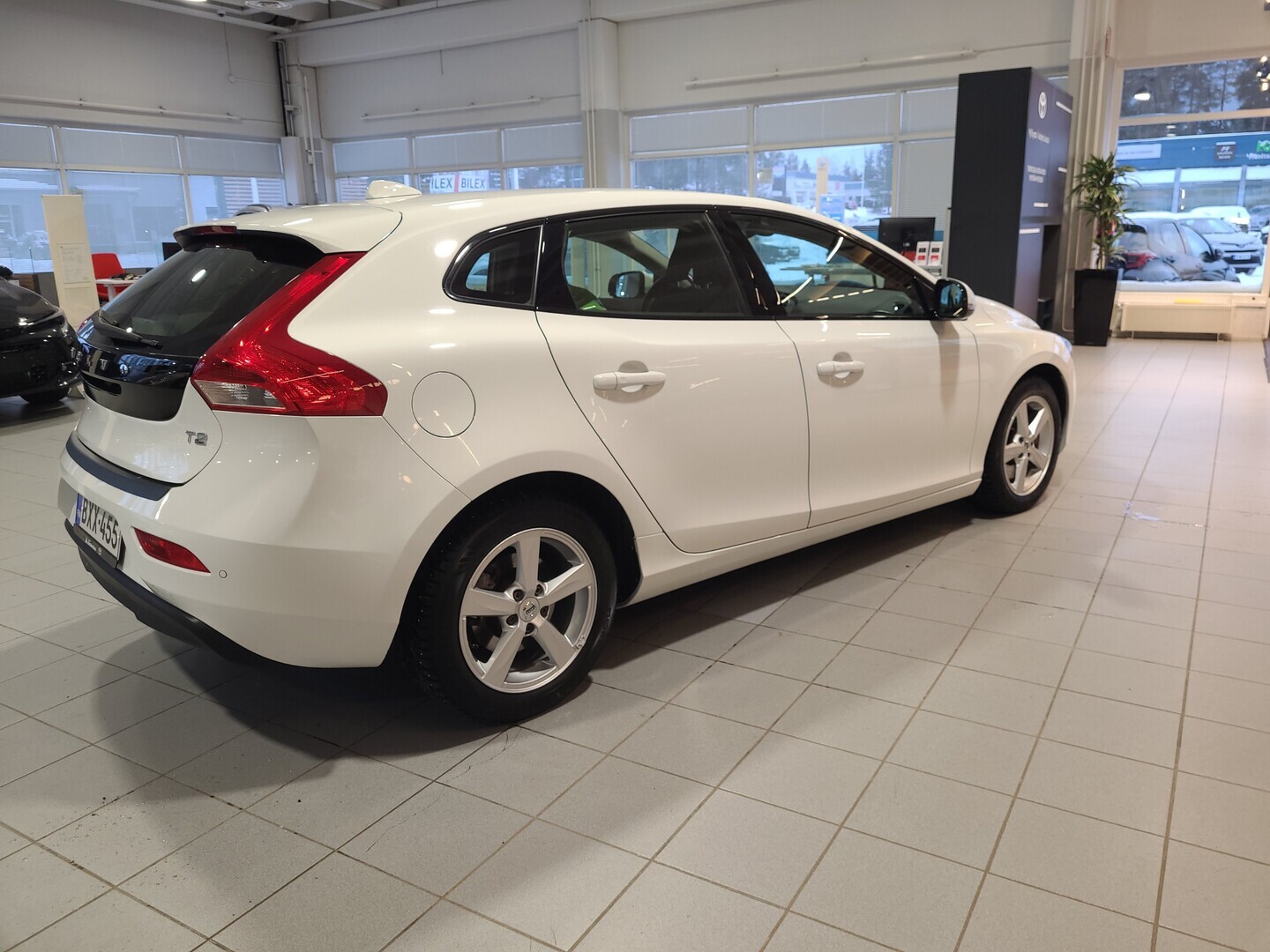 VOLVO V40 2019