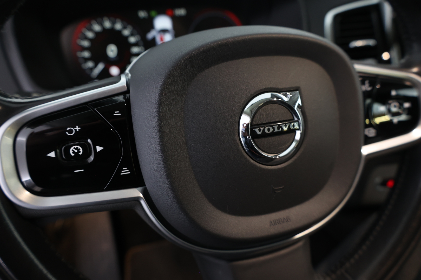 VOLVO XC90 2021