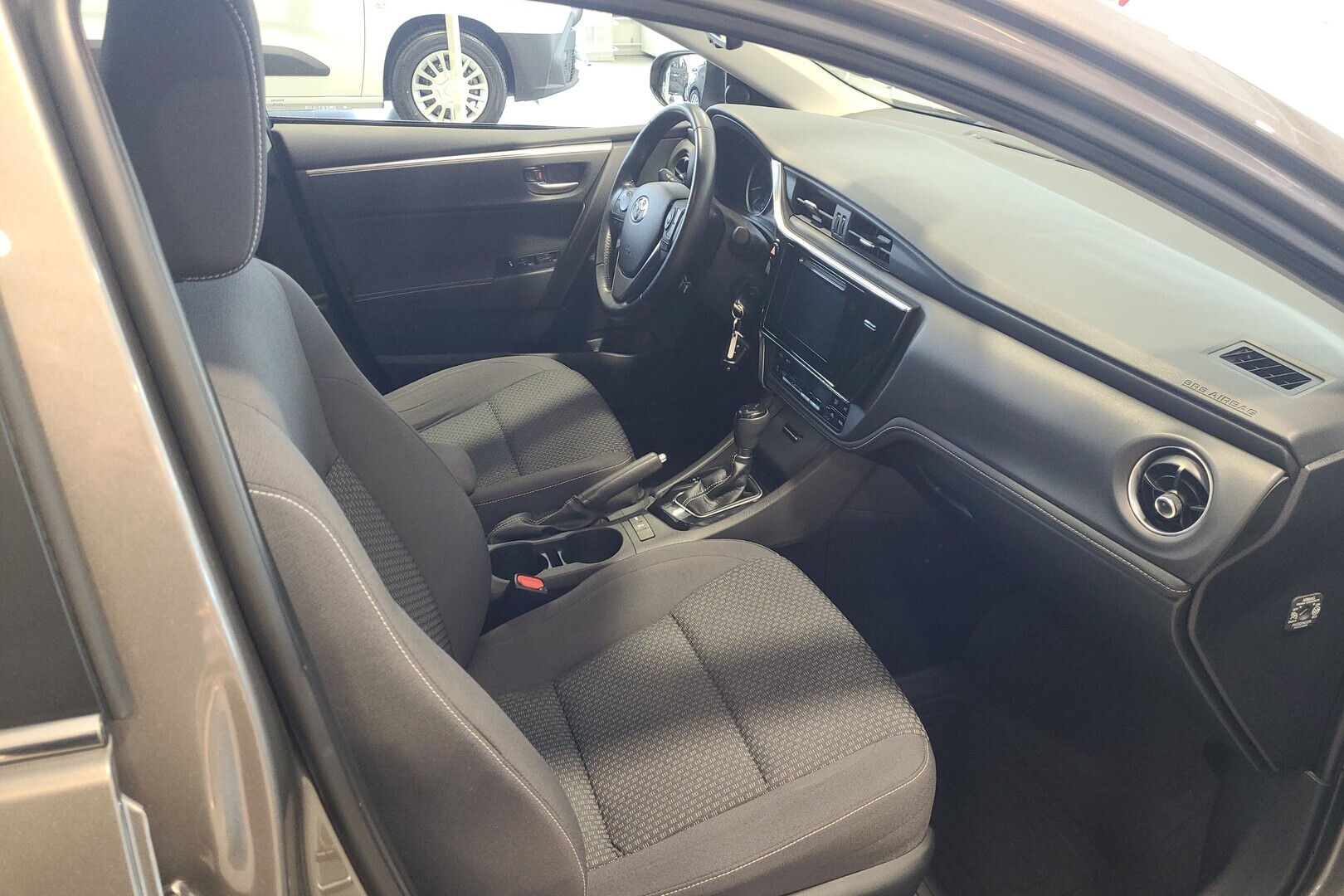 TOYOTA Corolla 2017