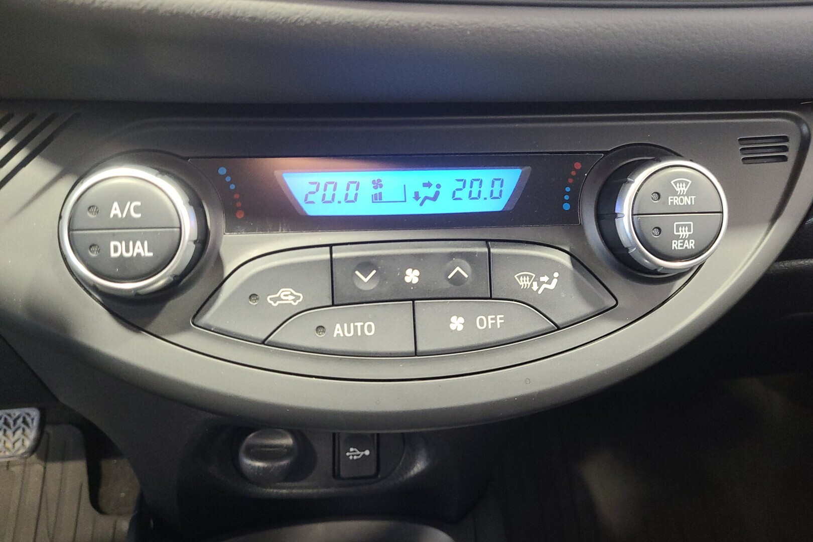 TOYOTA Yaris 2018