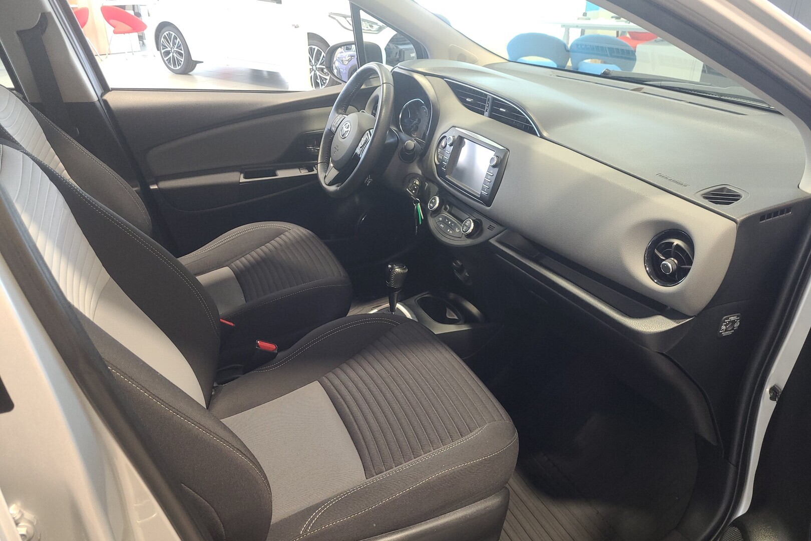 TOYOTA Yaris 2018