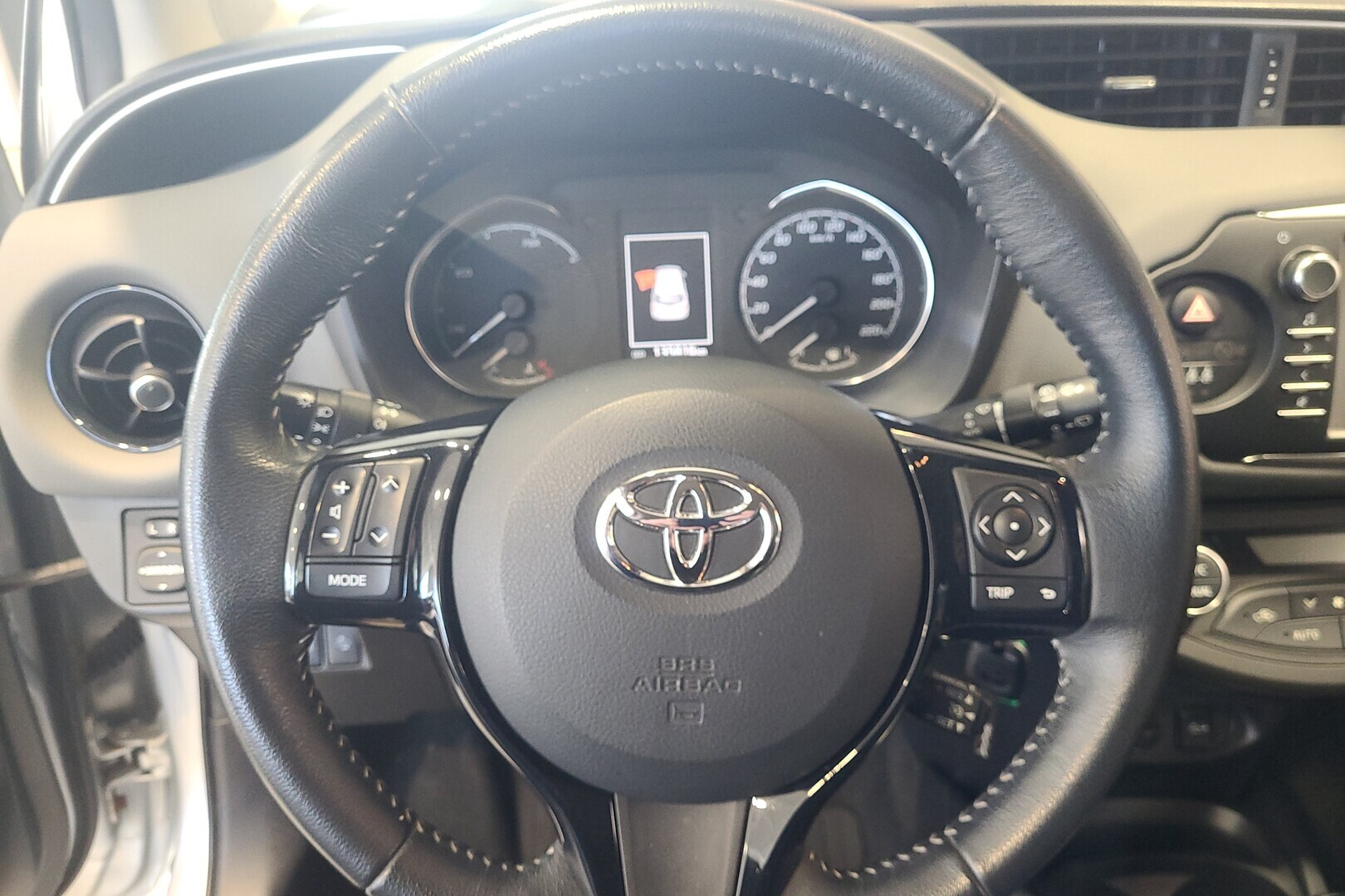 TOYOTA Yaris 2018