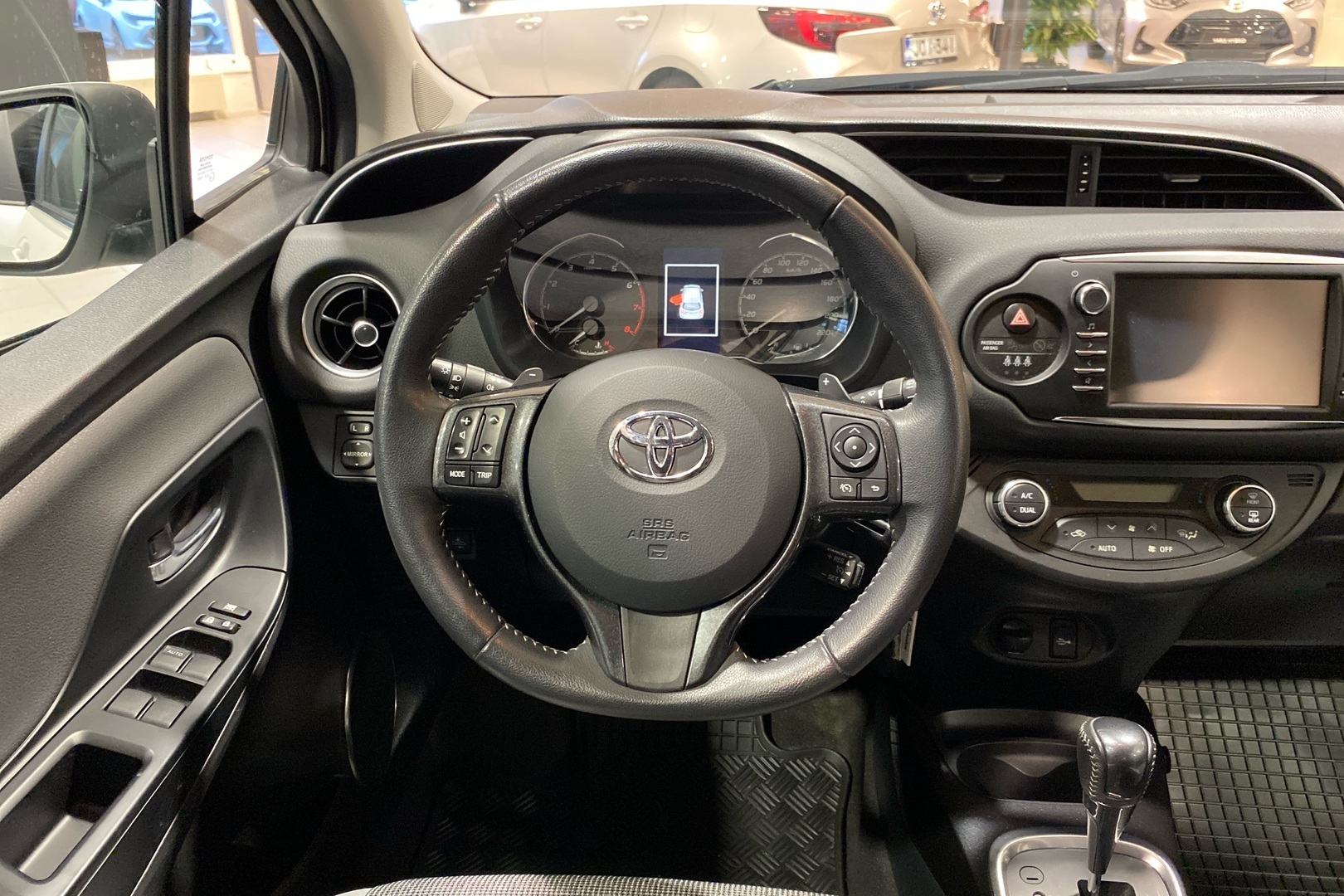 TOYOTA Yaris 2019