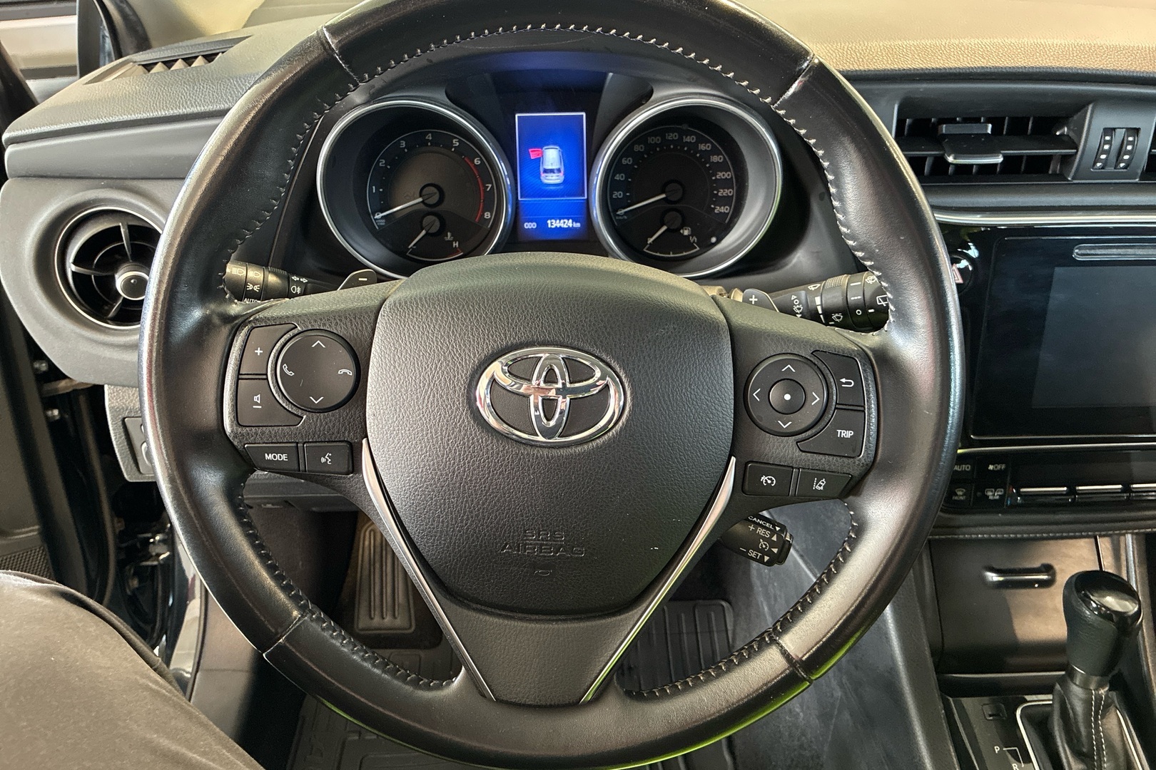 TOYOTA Auris 2016