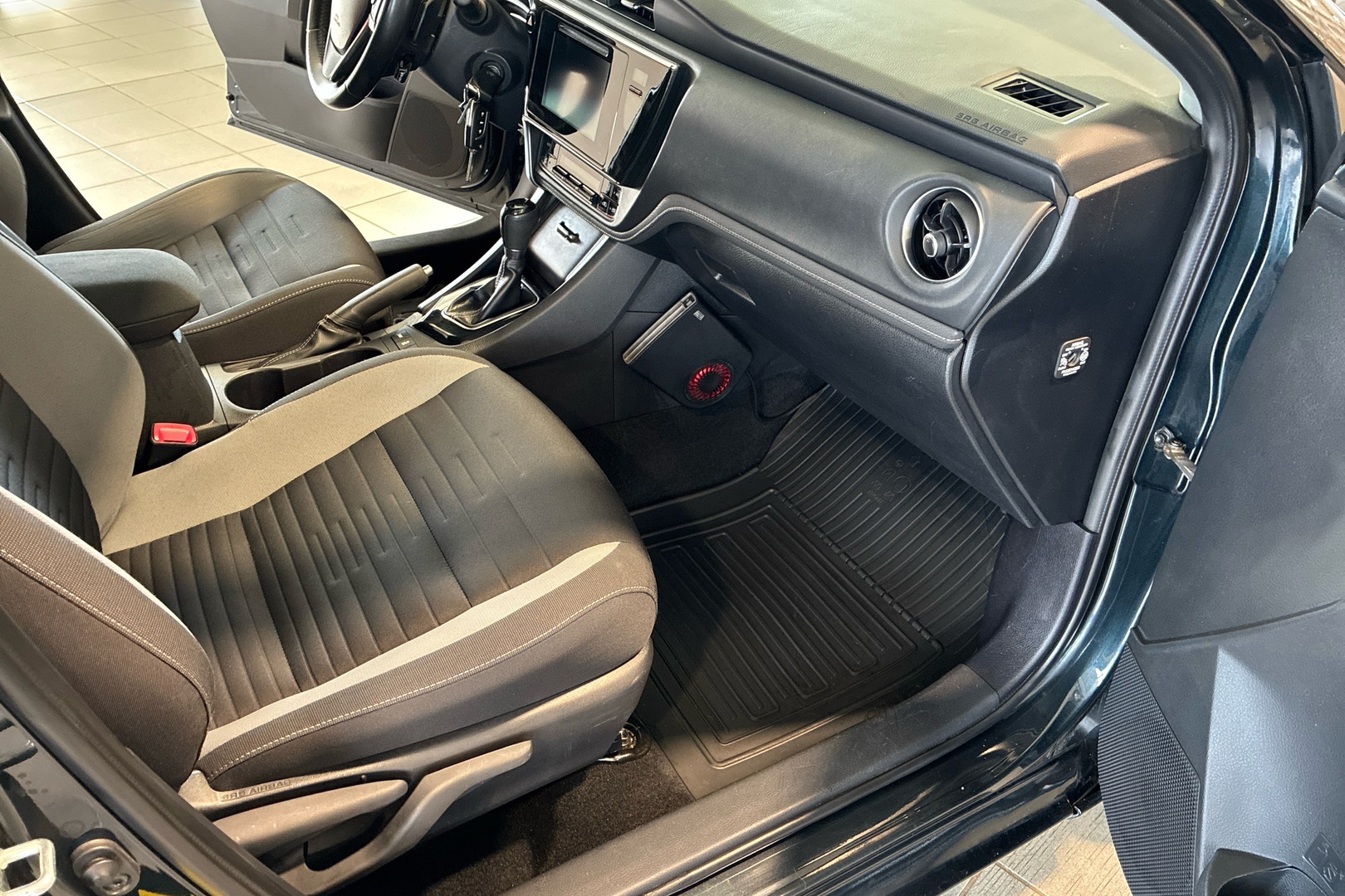 TOYOTA Auris 2016