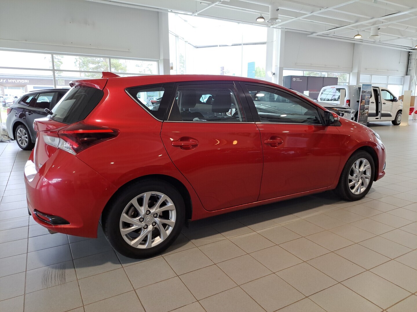 TOYOTA Auris 2016