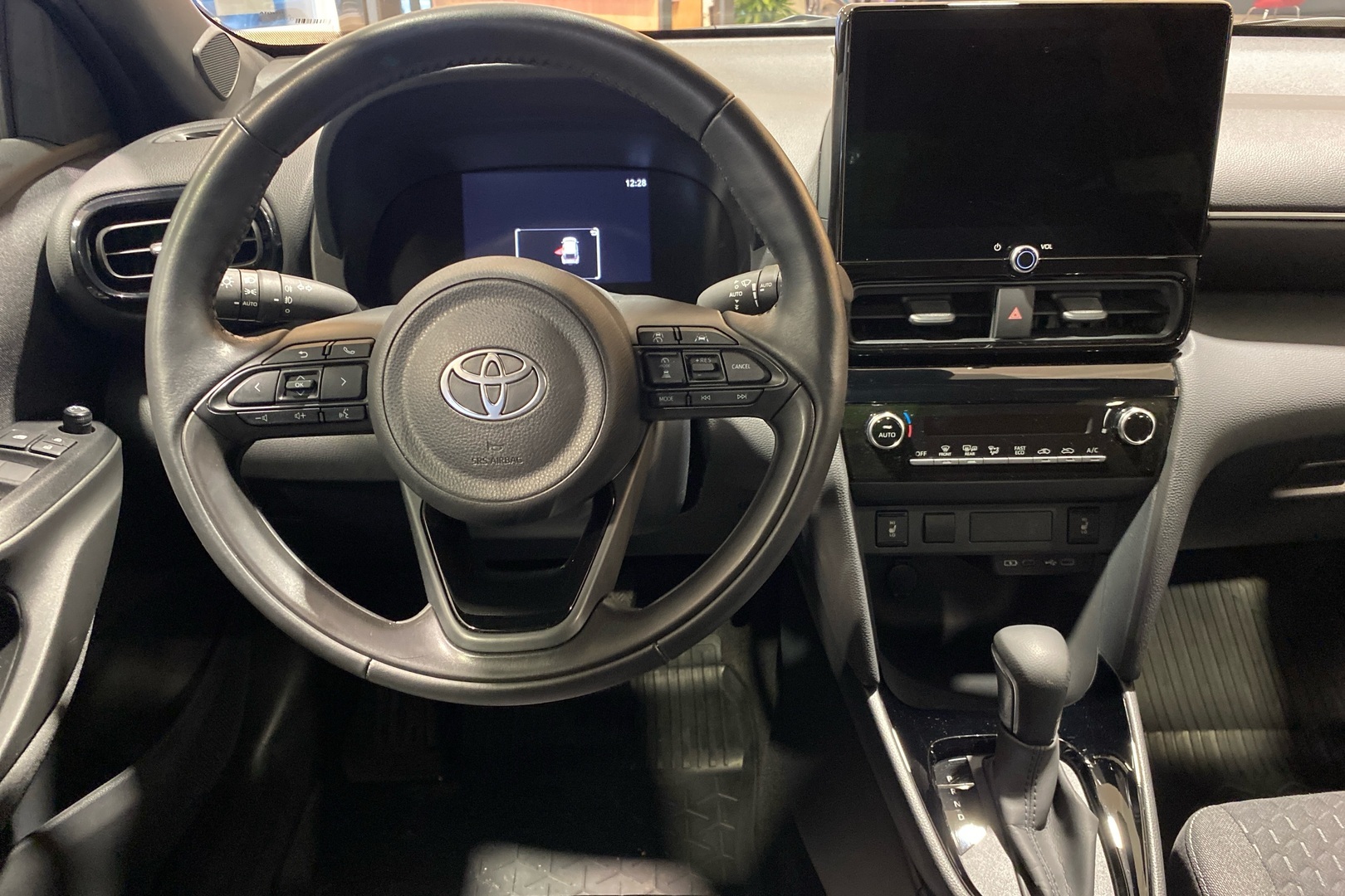 TOYOTA Yaris Cross 2024