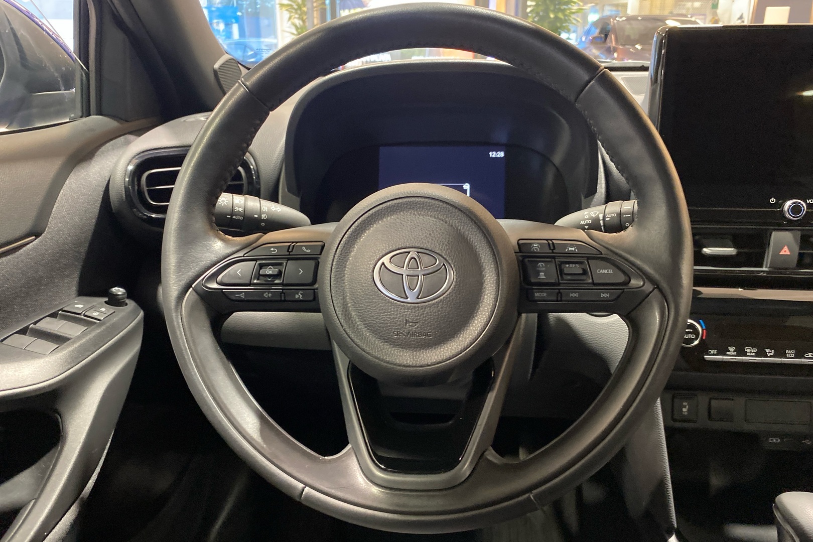 TOYOTA Yaris Cross 2024