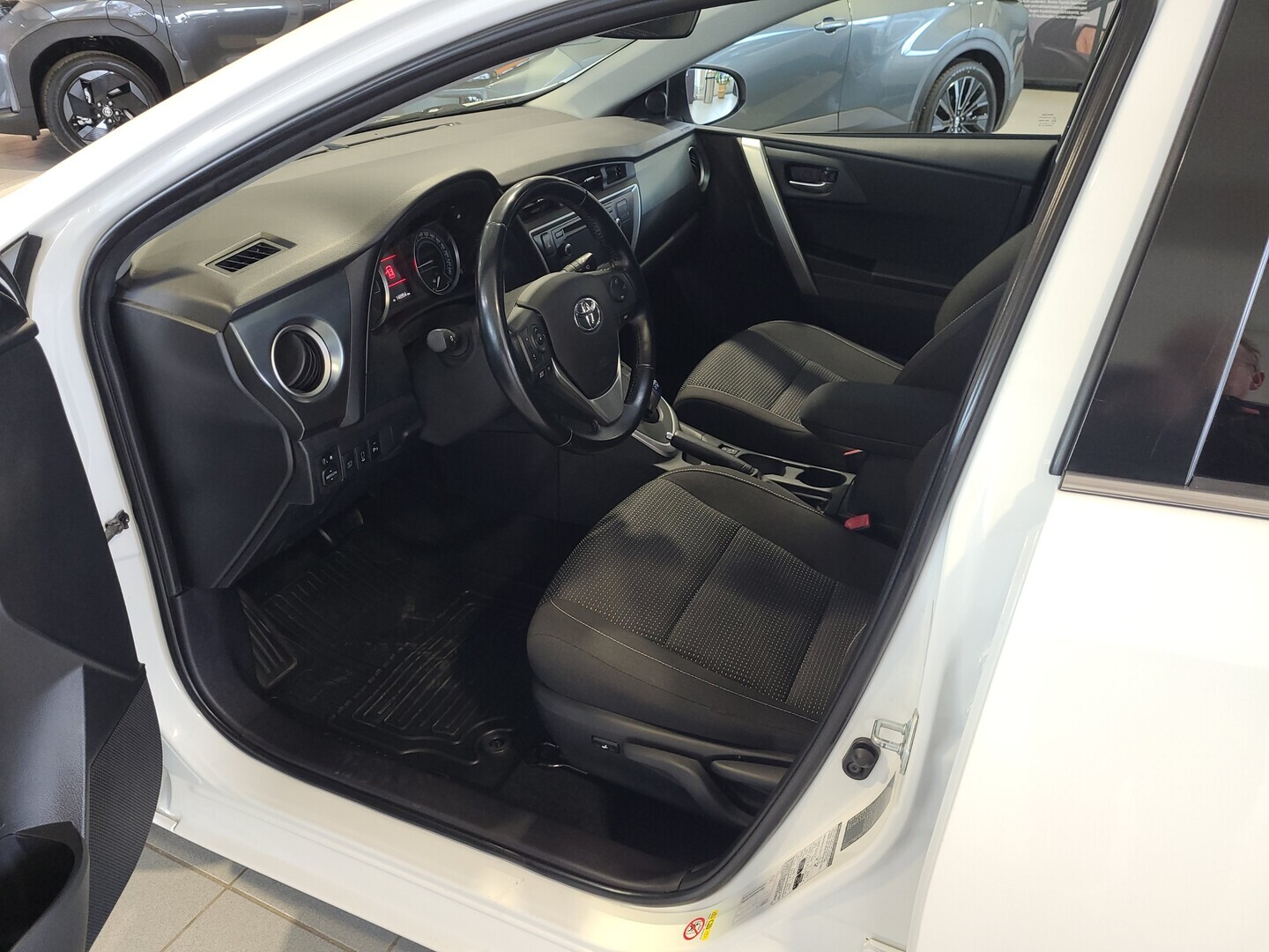 TOYOTA Auris 2014