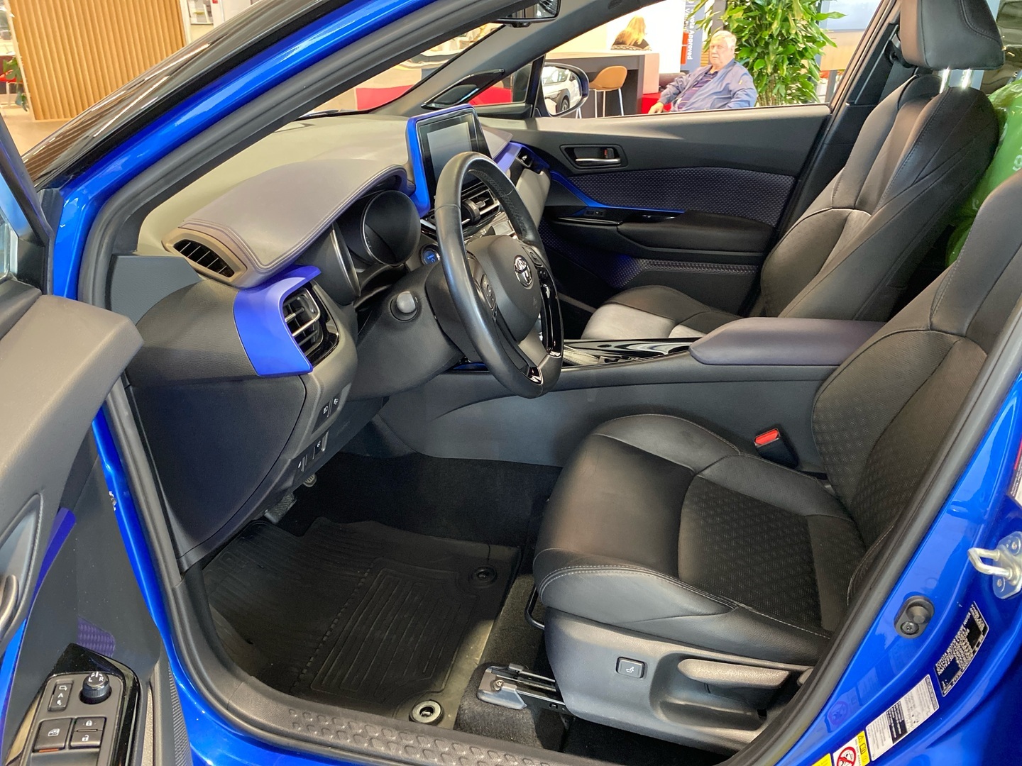 TOYOTA C-HR 2017