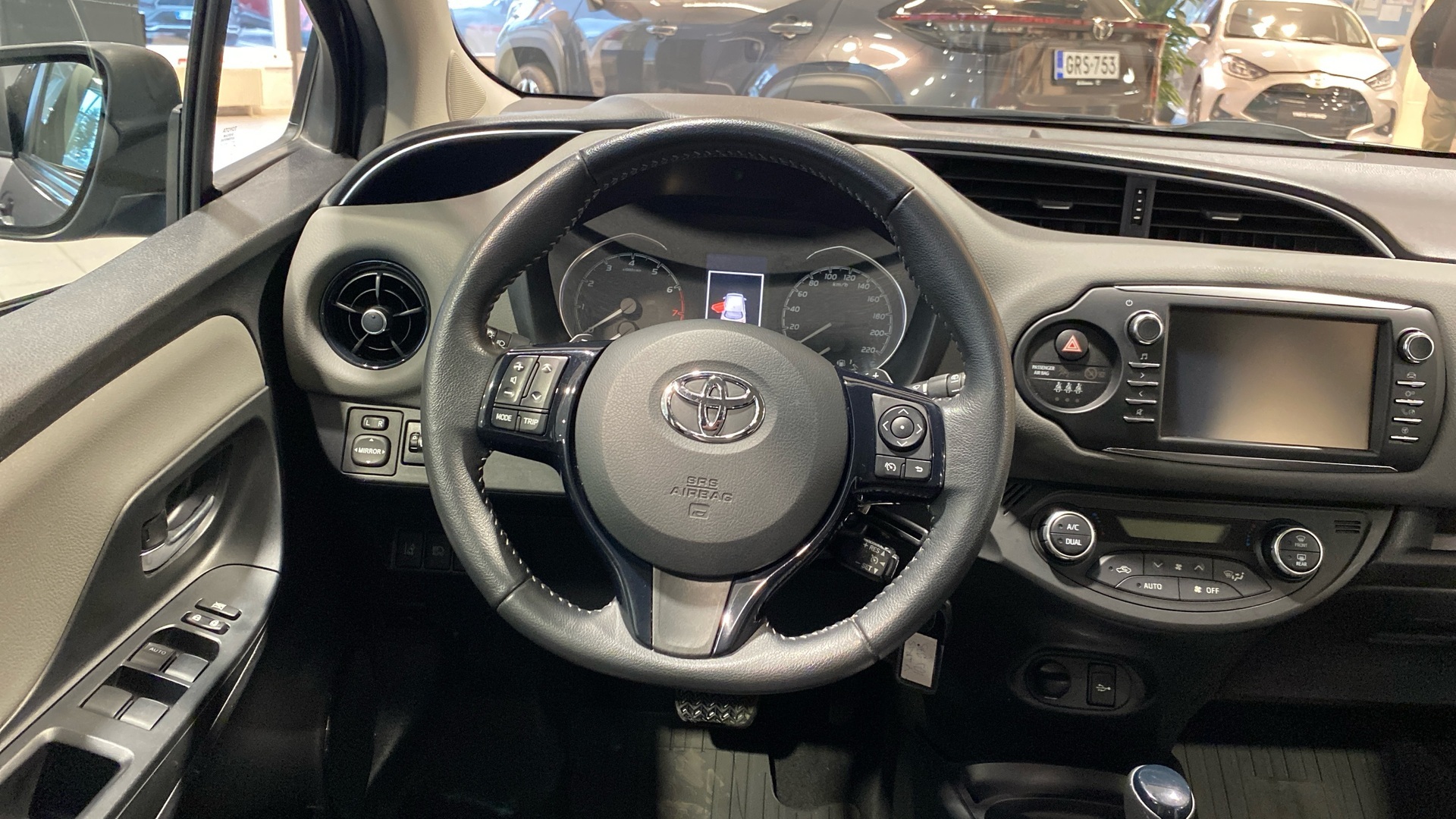 TOYOTA Yaris 2018