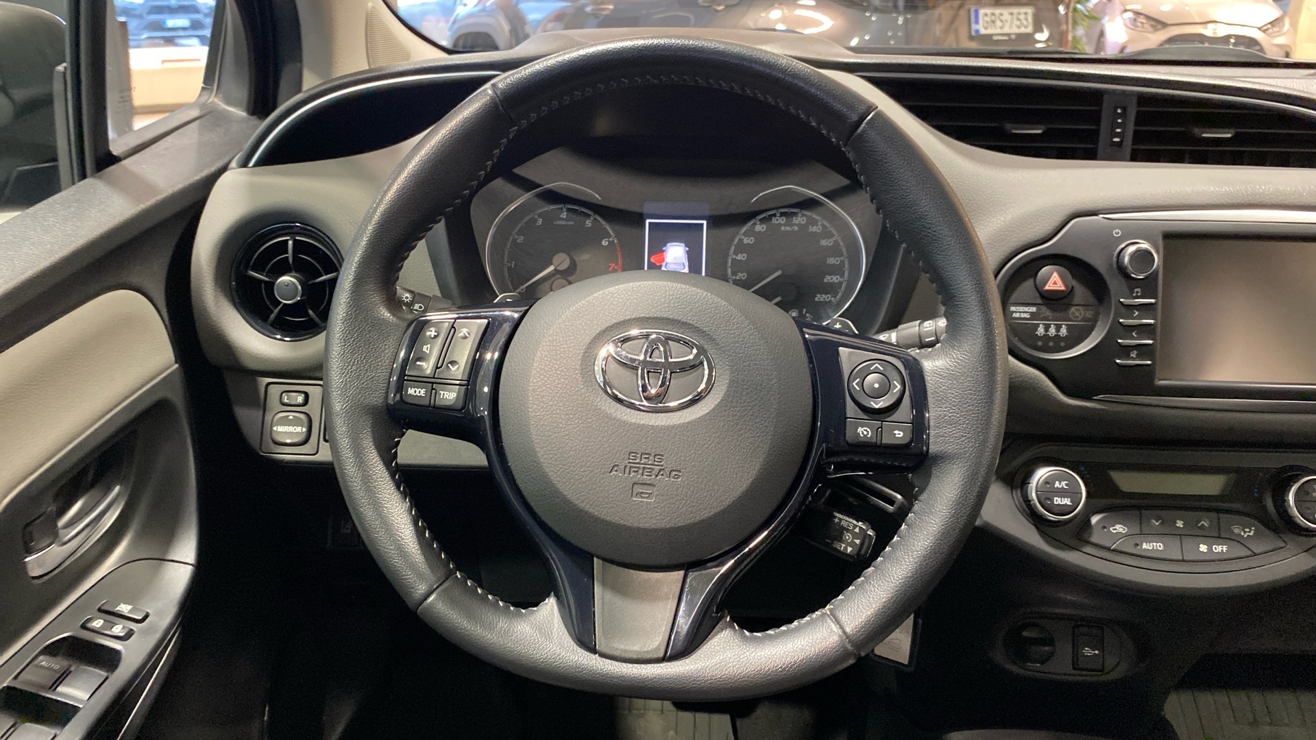 TOYOTA Yaris 2018