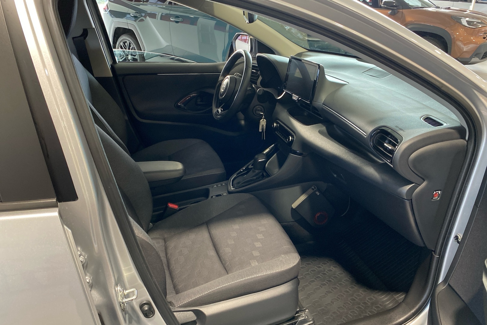 TOYOTA YARIS 2024