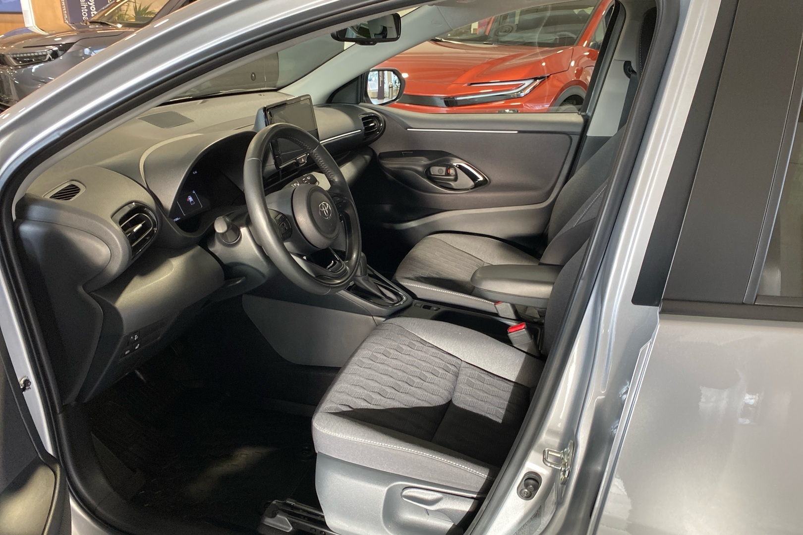 TOYOTA YARIS 2024
