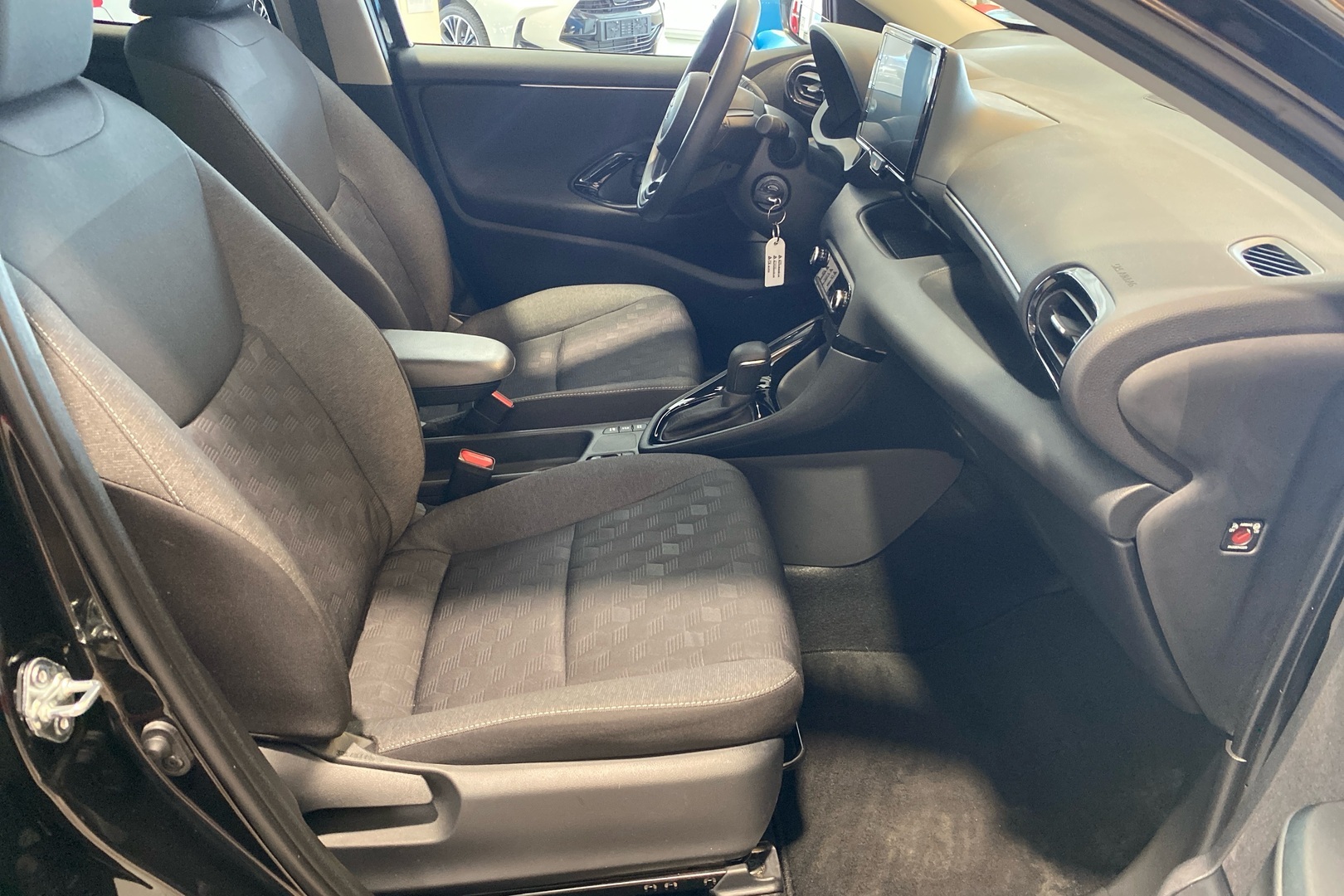 TOYOTA YARIS 2024