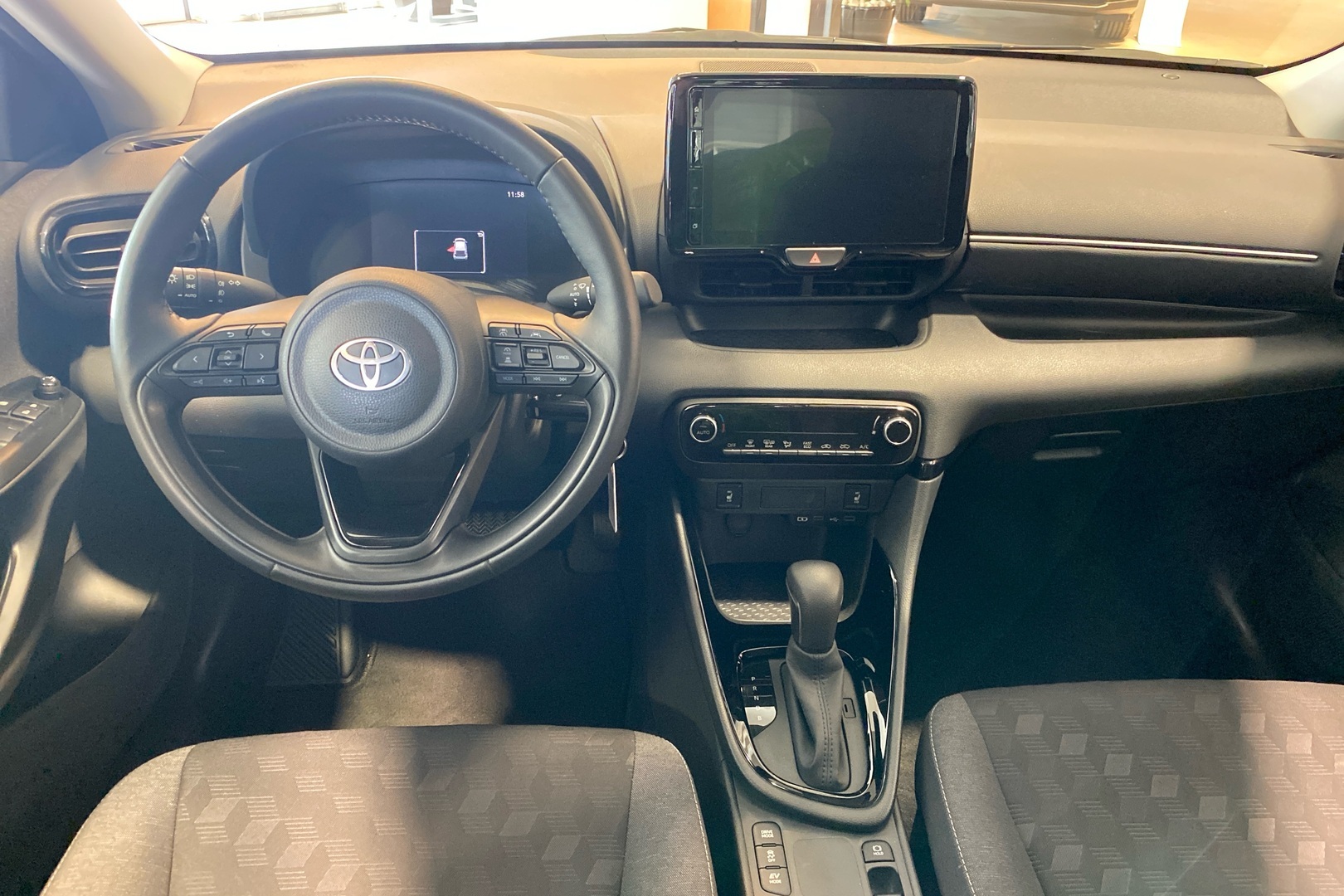 TOYOTA YARIS 2024