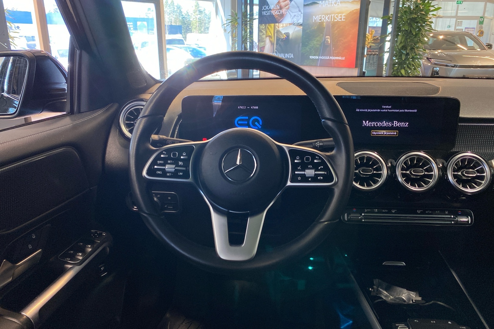 MERCEDES-BENZ EQB 2022