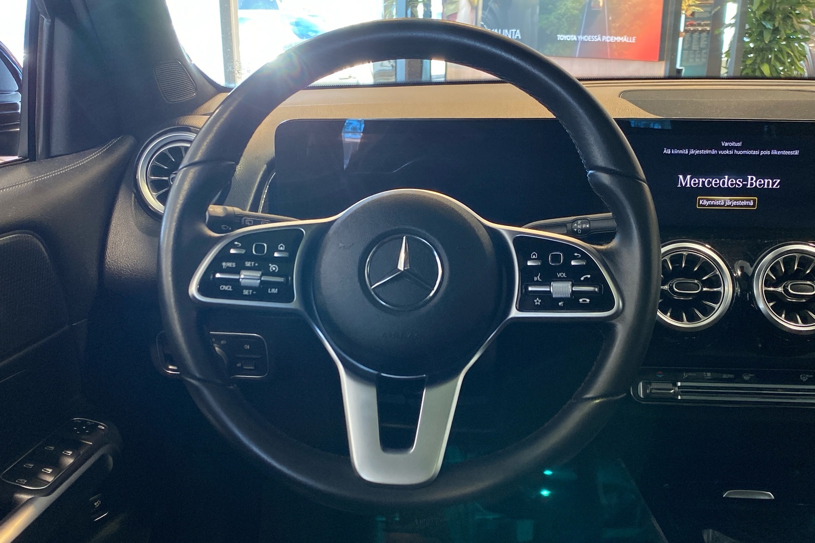 MERCEDES-BENZ EQB 2022