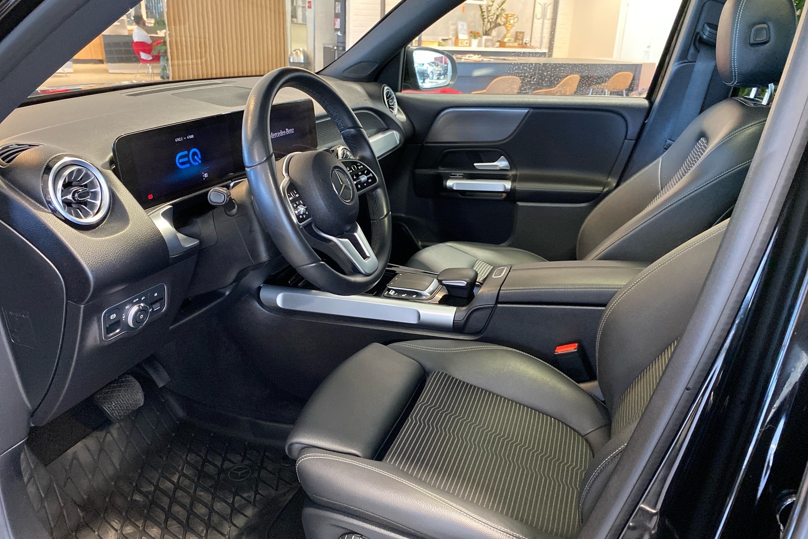 MERCEDES-BENZ EQB 2022