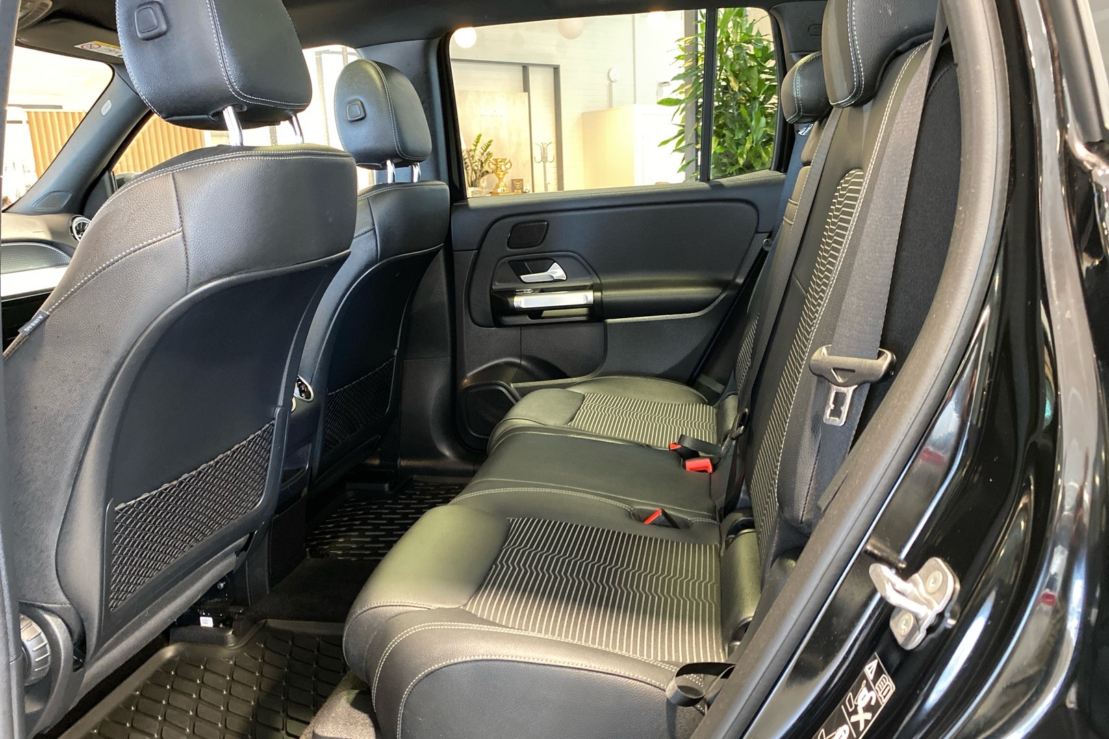 MERCEDES-BENZ EQB 2022