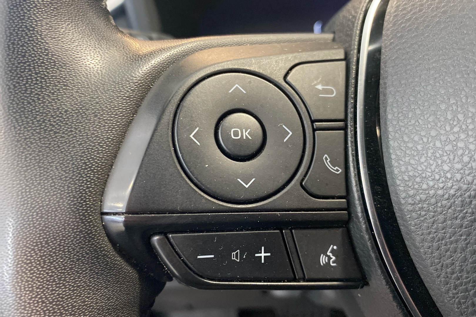 TOYOTA RAV4 2023