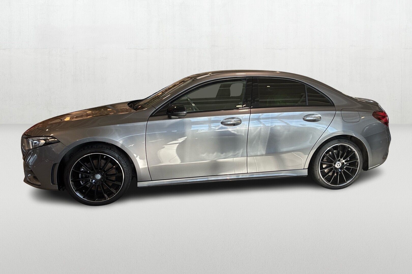 MERCEDES-BENZ A 2021