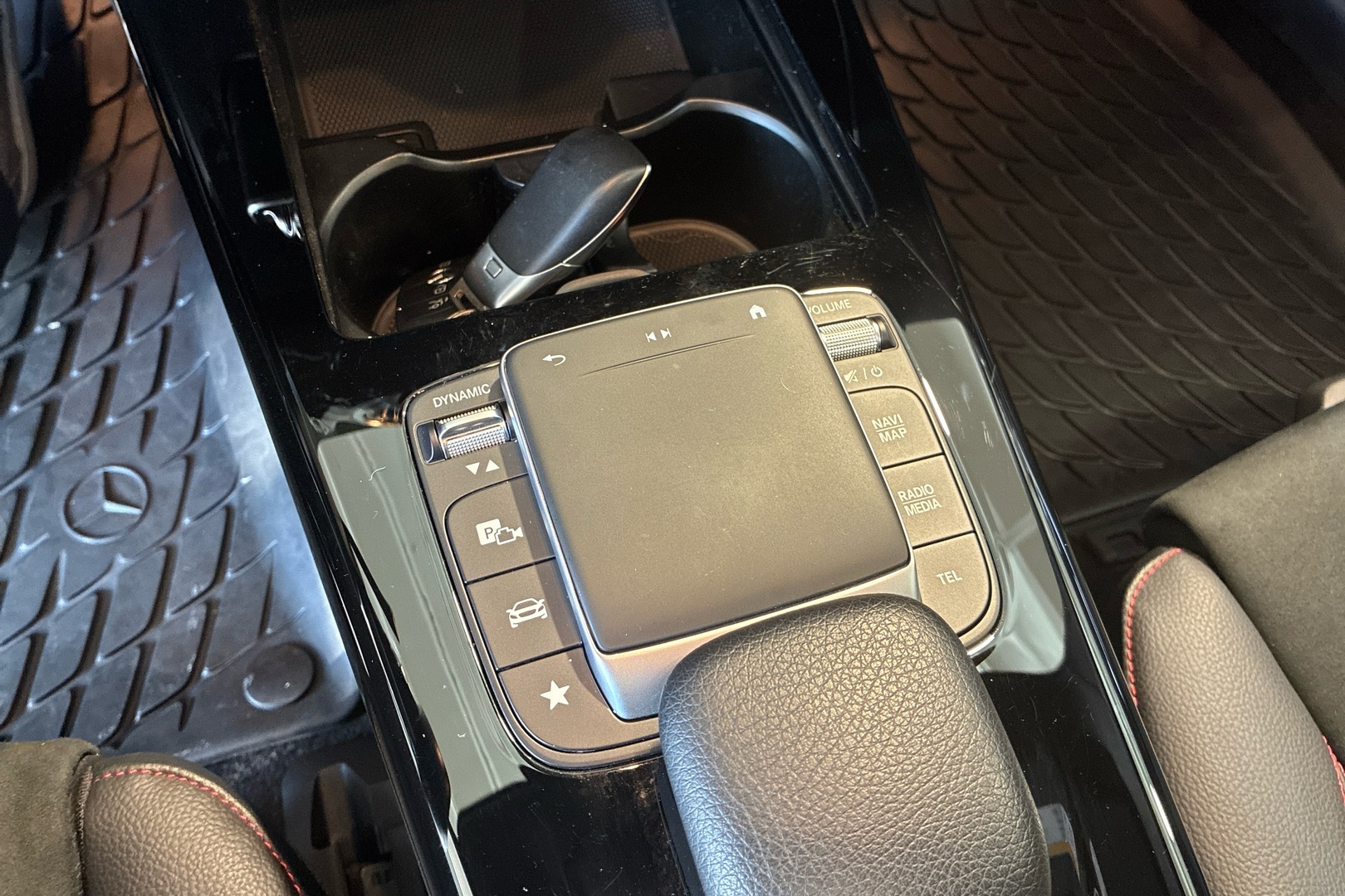MERCEDES-BENZ A 2021