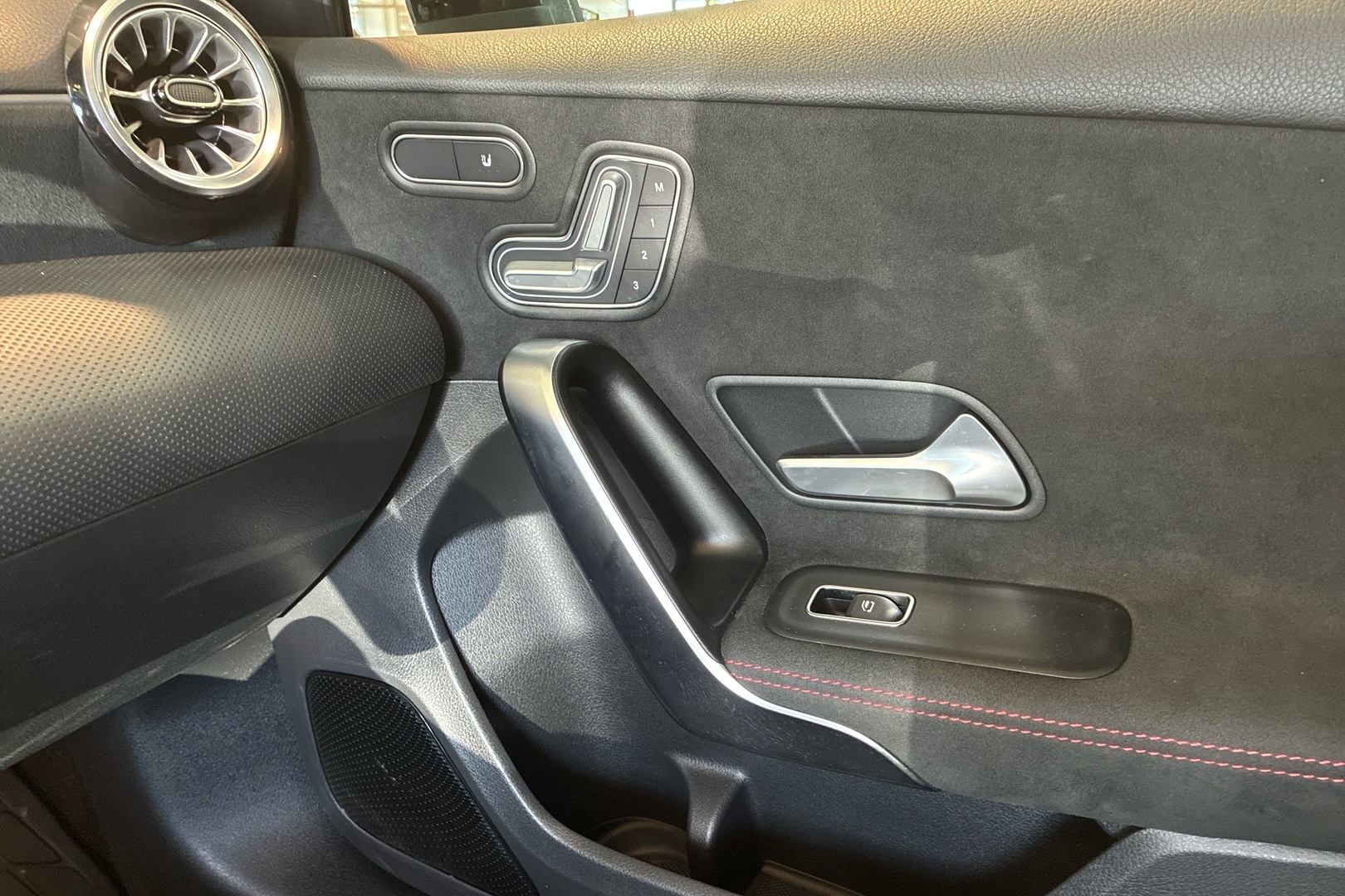 MERCEDES-BENZ A 2021
