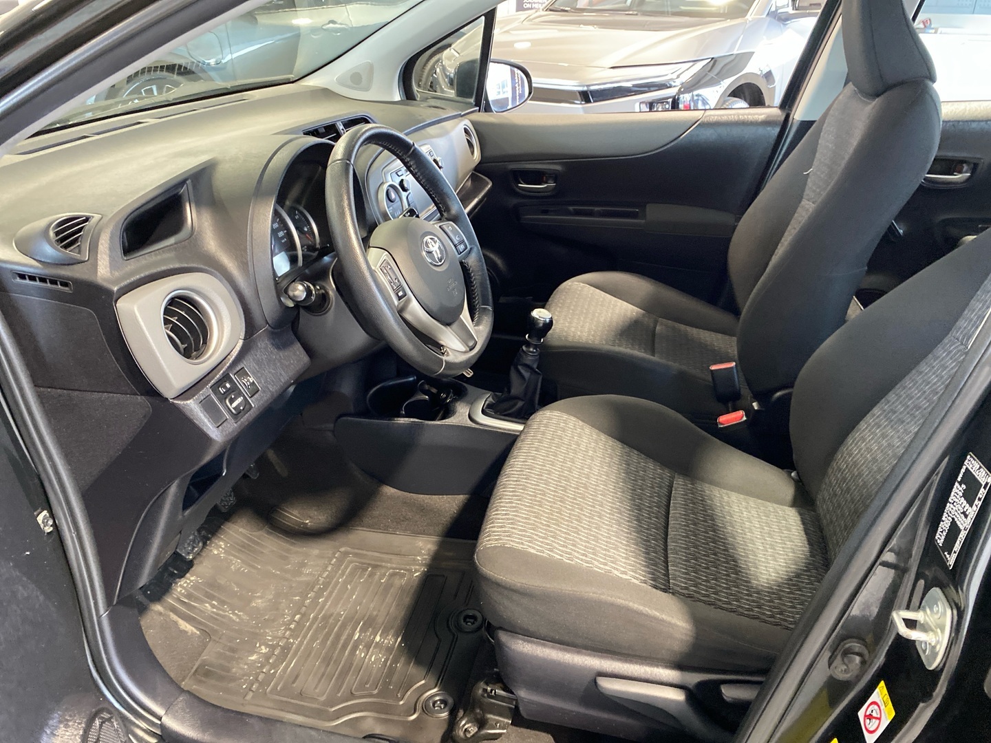 TOYOTA Yaris 2014
