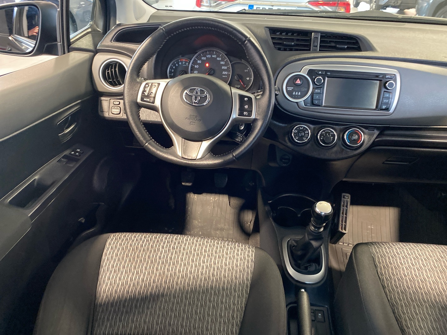 TOYOTA Yaris 2014