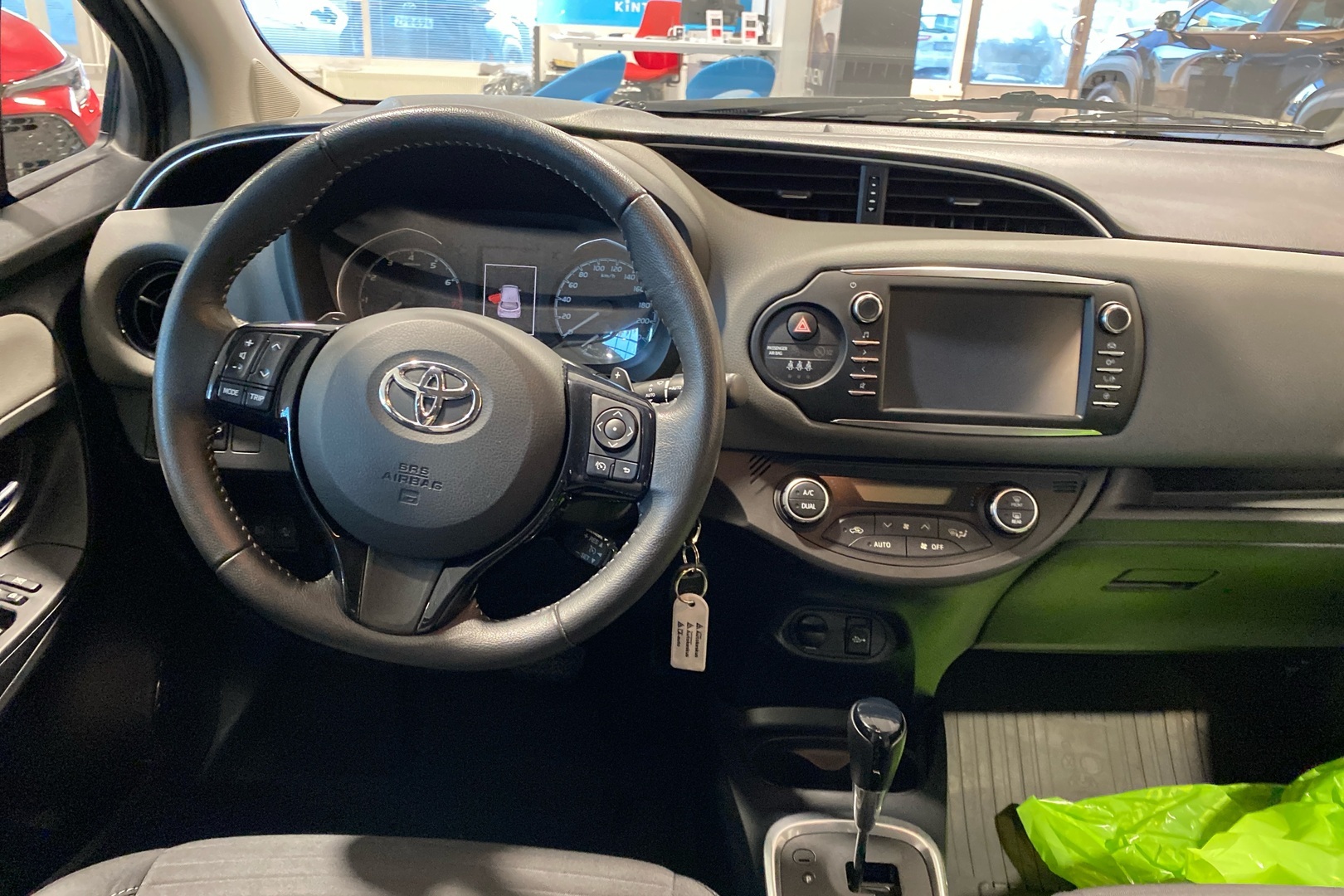TOYOTA Yaris 2018