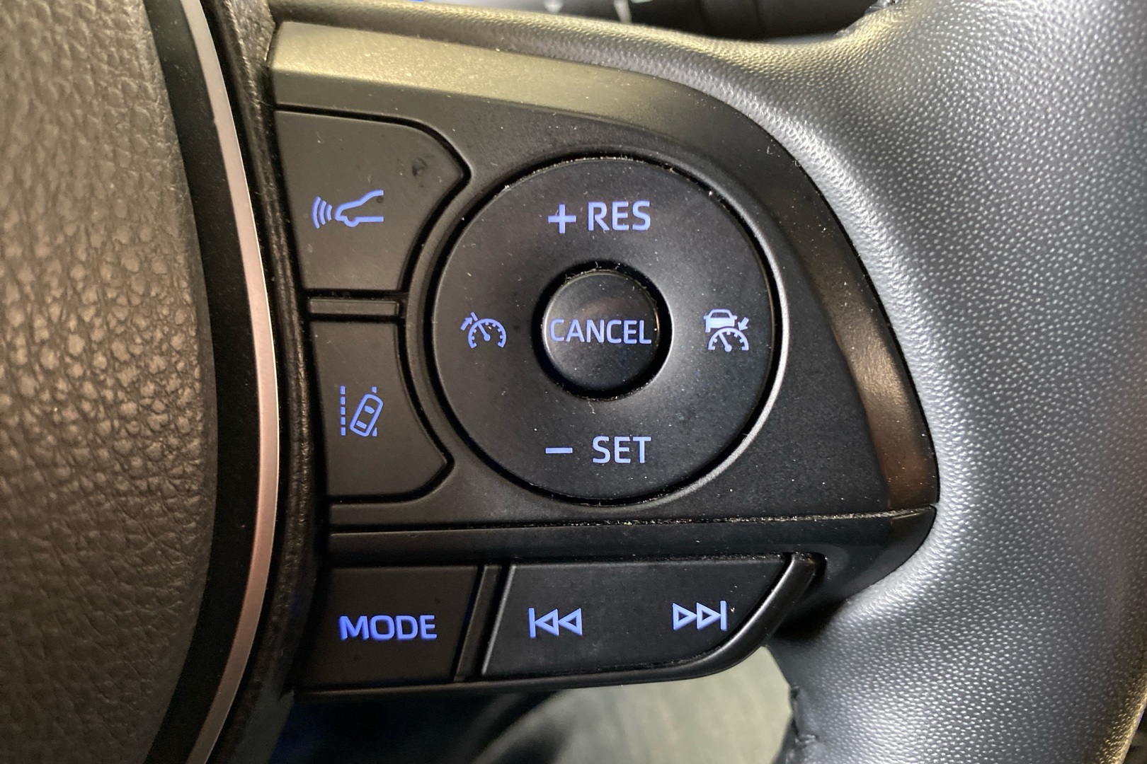 TOYOTA RAV4 2021