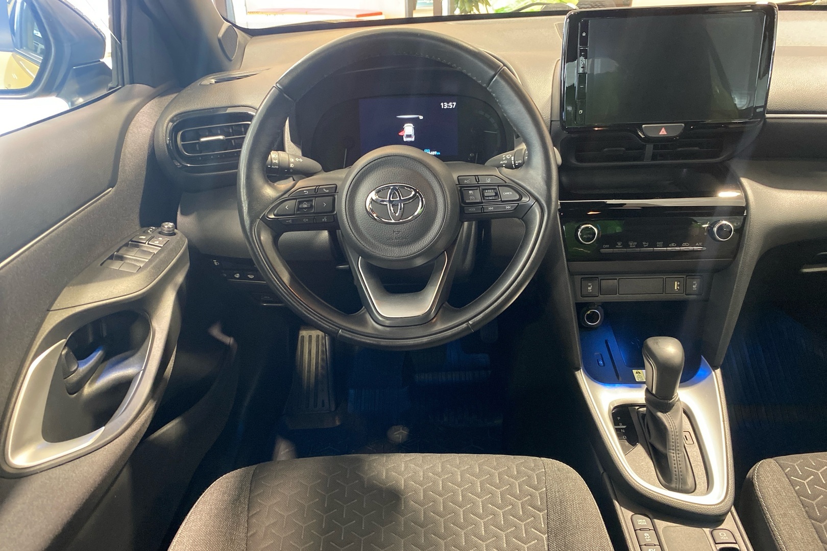 TOYOTA Yaris Cross 2023