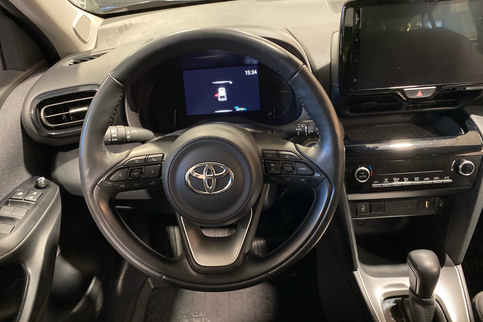 TOYOTA Yaris Cross 2023
