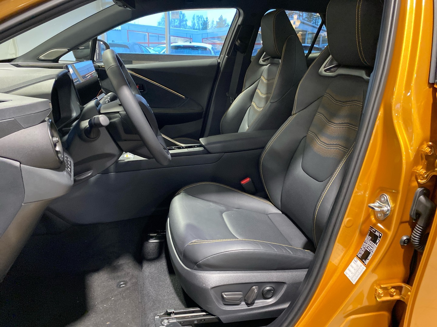 TOYOTA C-HR 2024