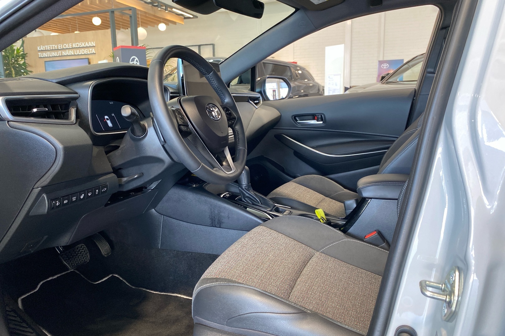 TOYOTA Corolla 2025