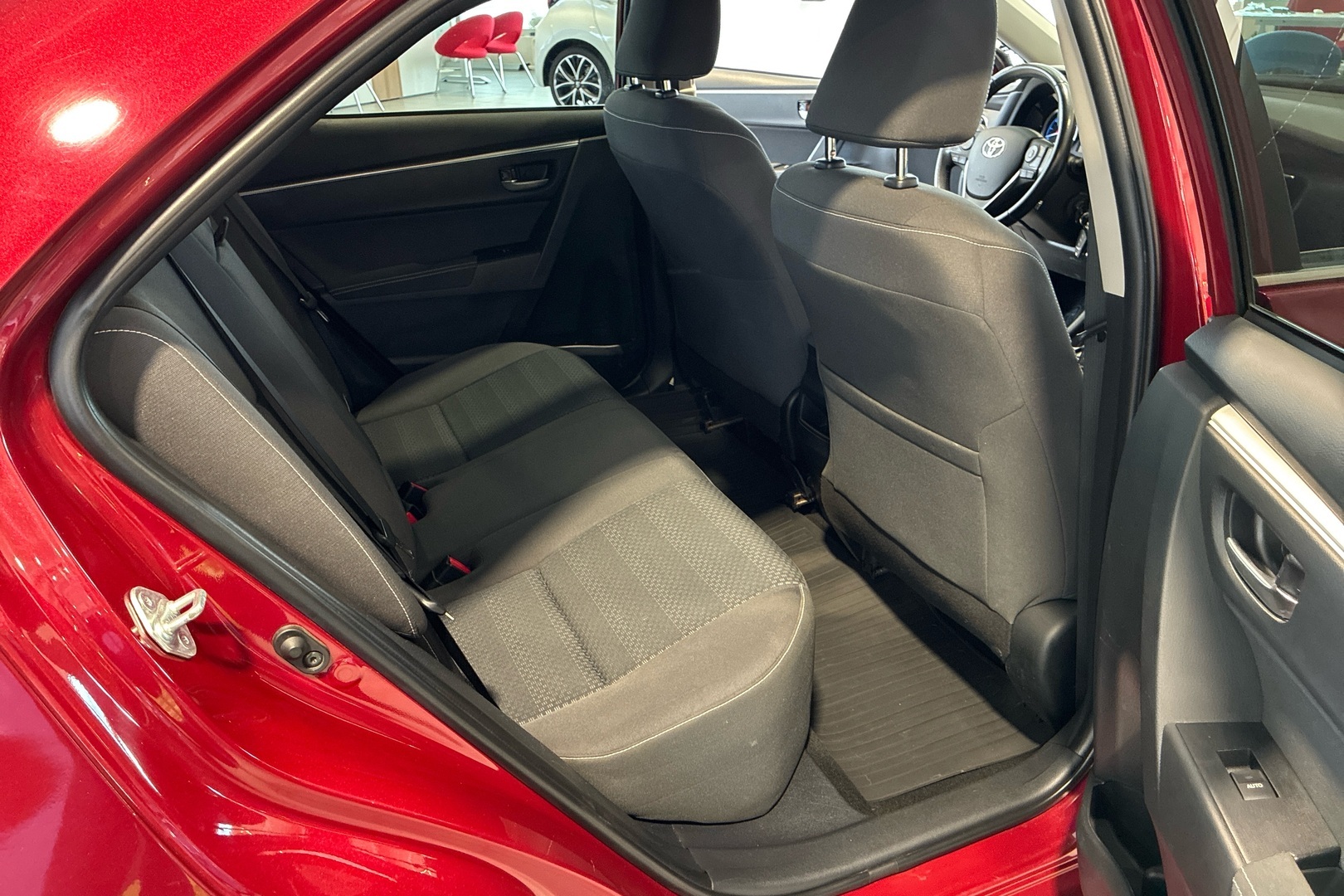 TOYOTA Corolla 2018