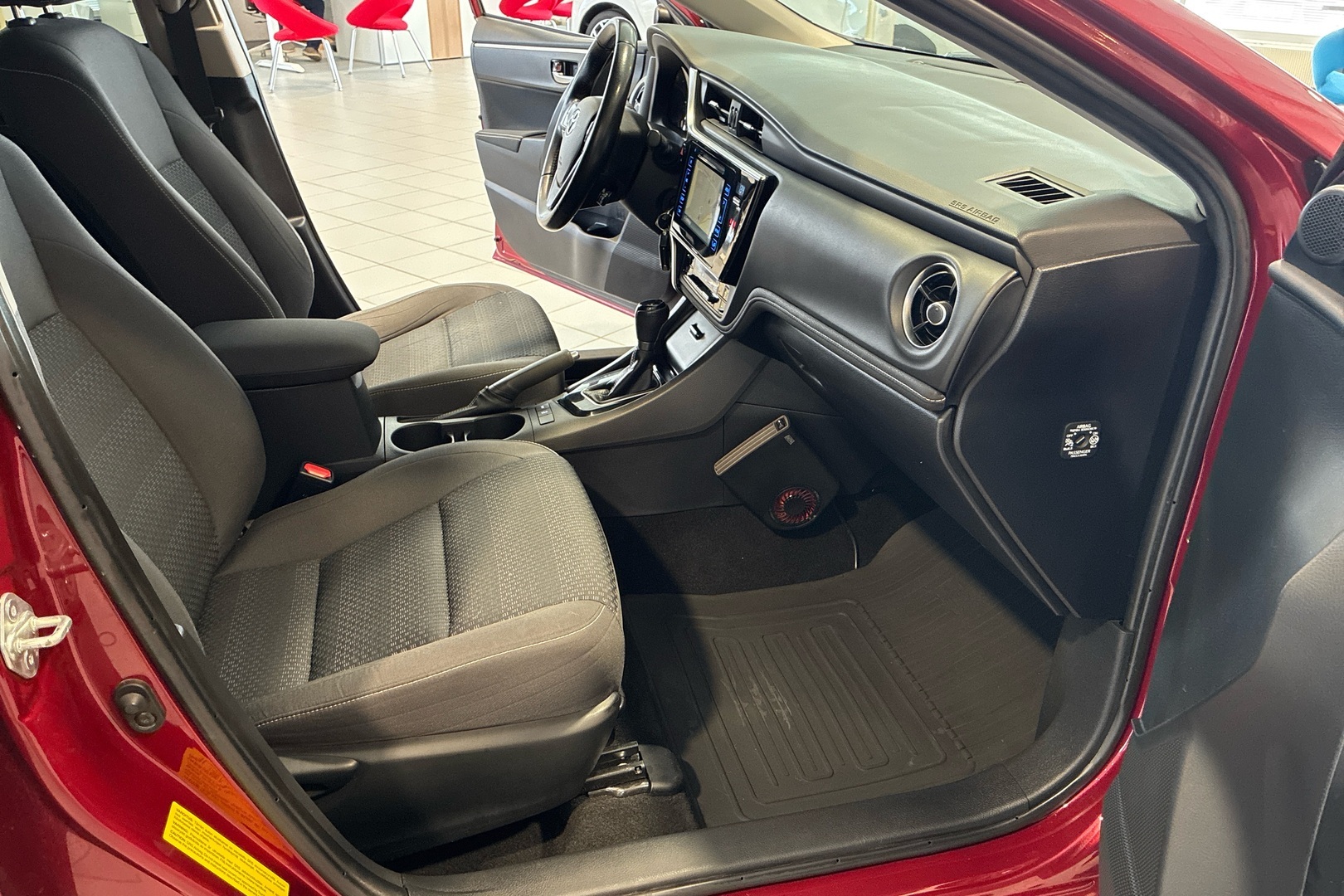 TOYOTA Corolla 2018