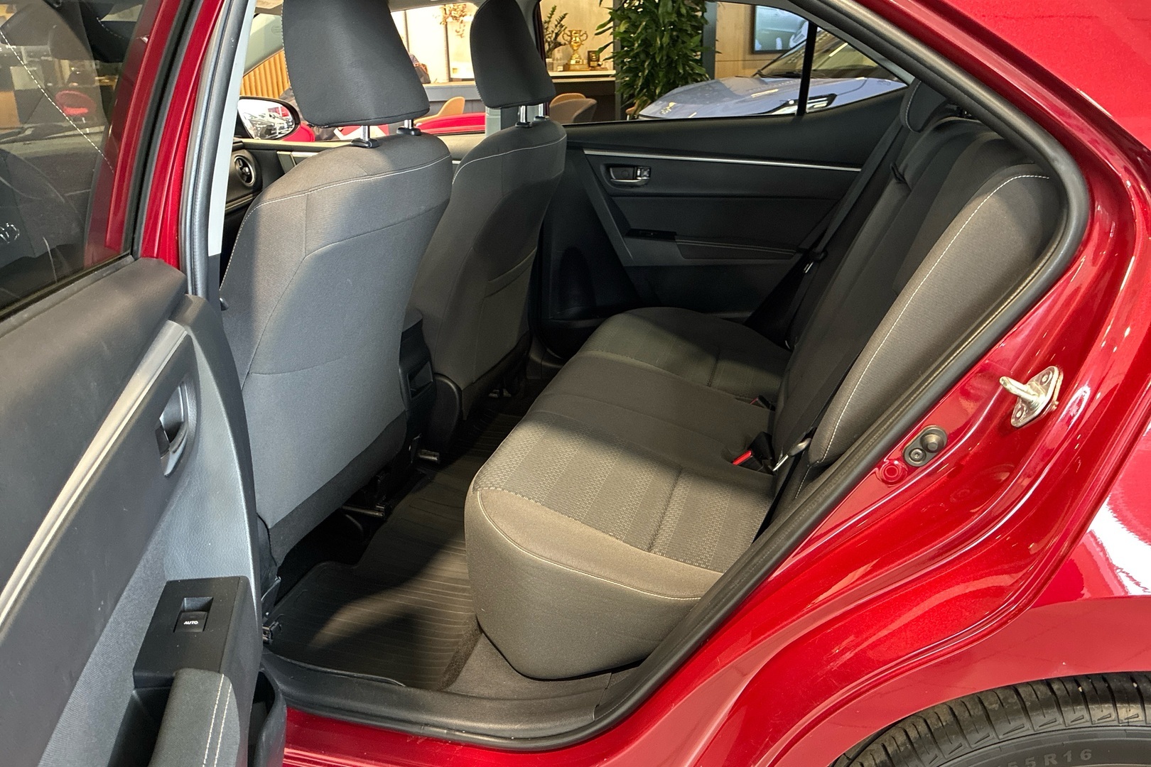 TOYOTA Corolla 2018