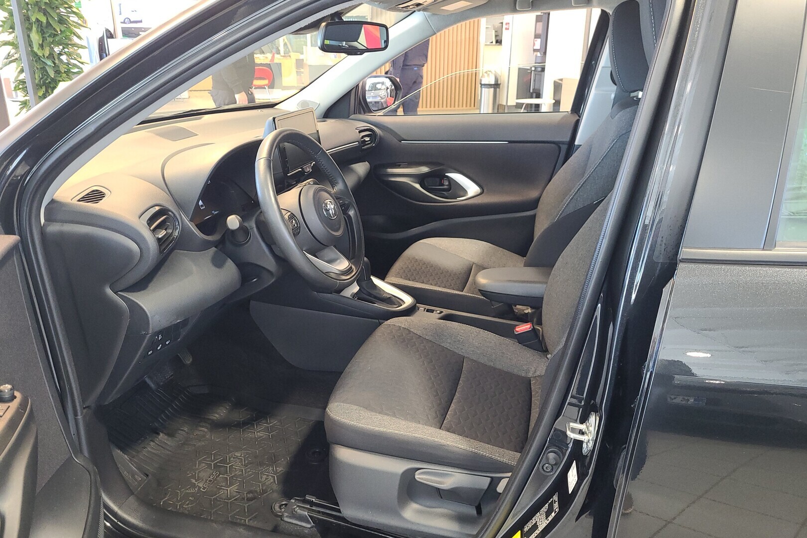 TOYOTA Yaris Cross 2023