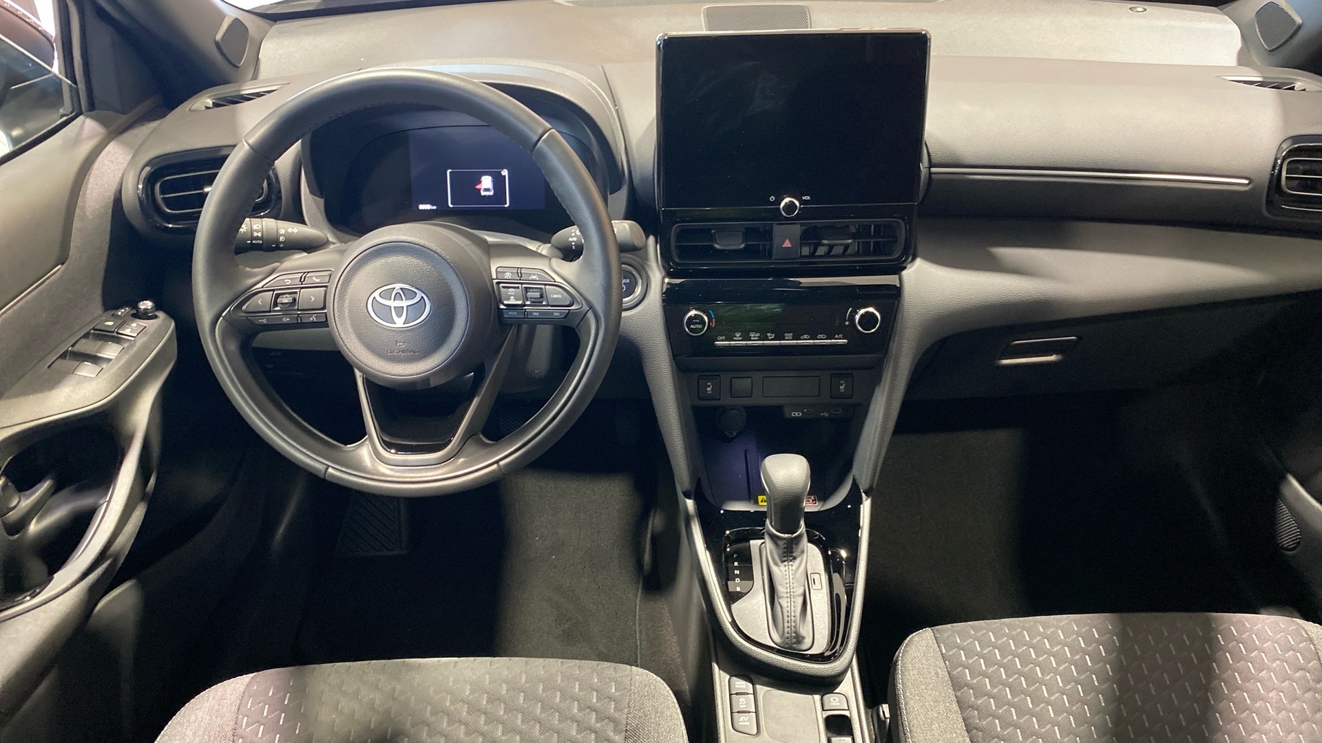 TOYOTA Yaris Cross 2025