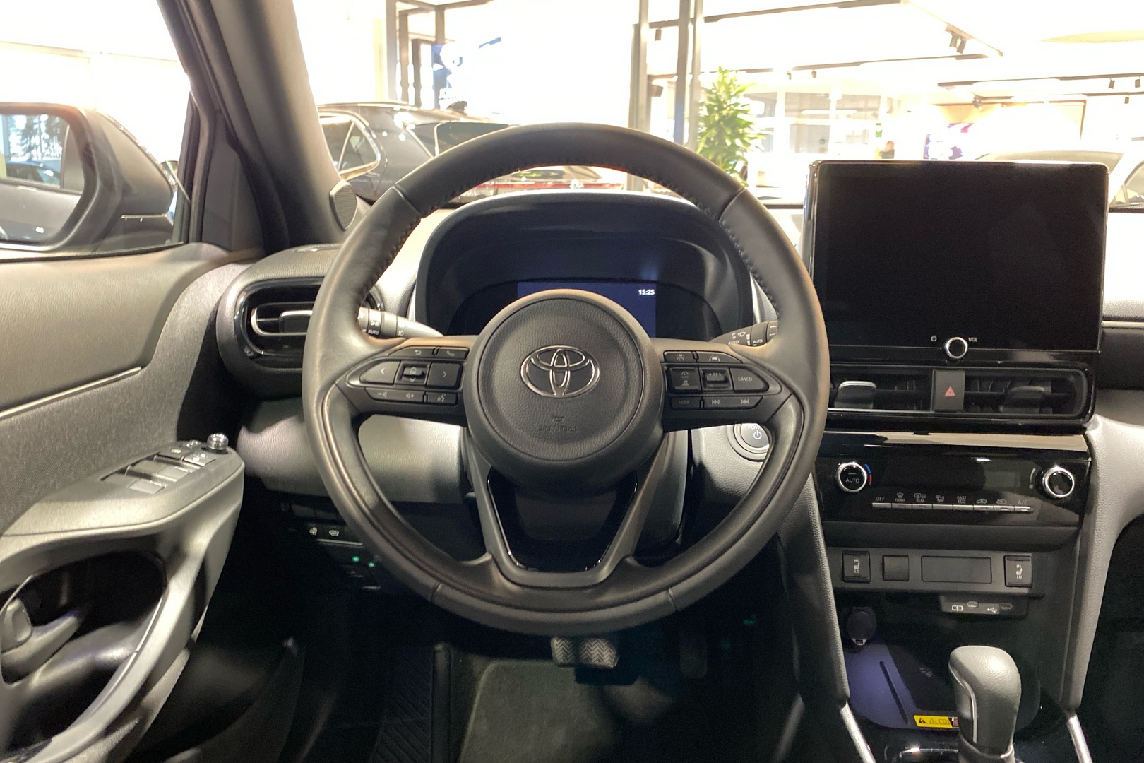 TOYOTA Yaris Cross 2025