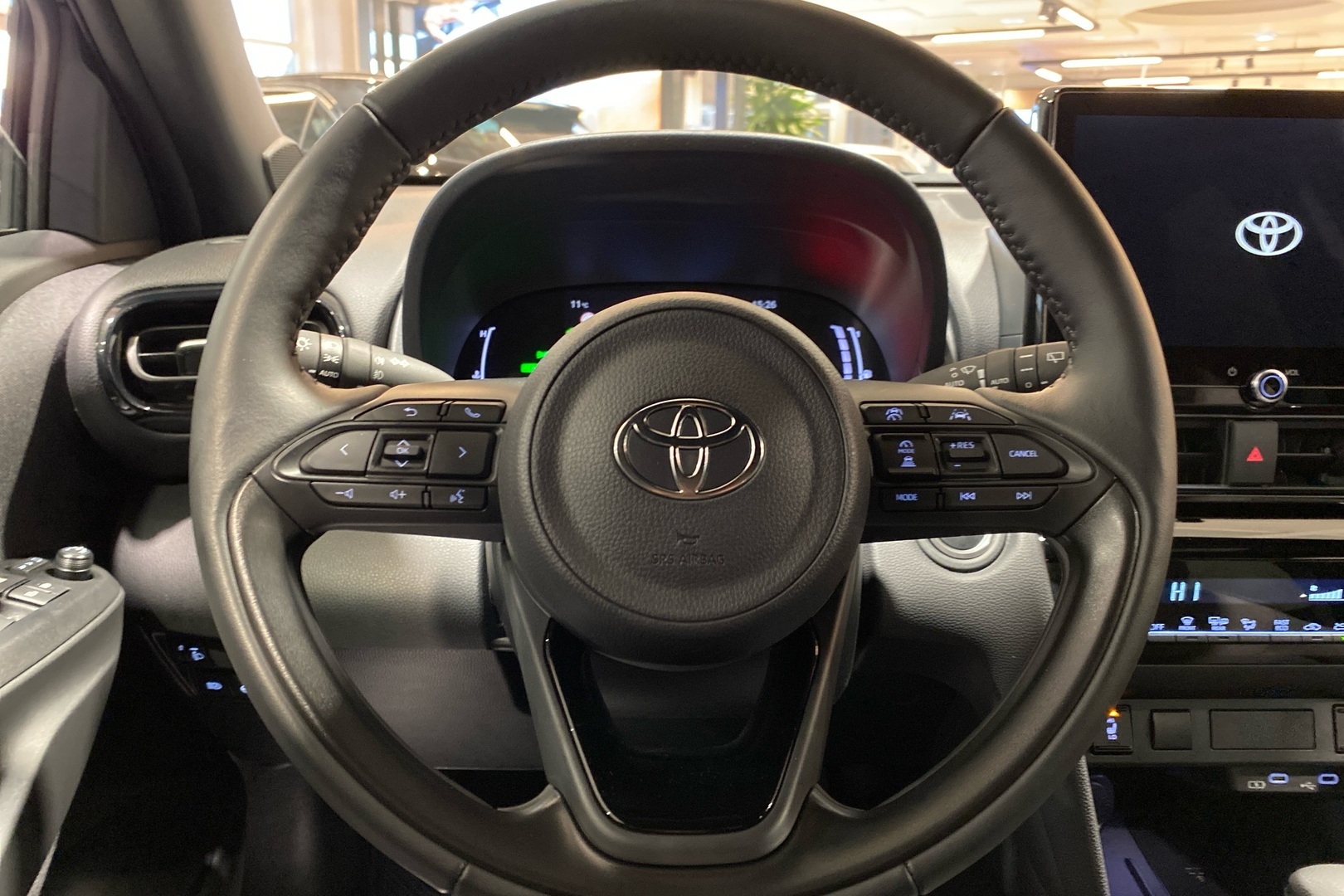 TOYOTA Yaris Cross 2025