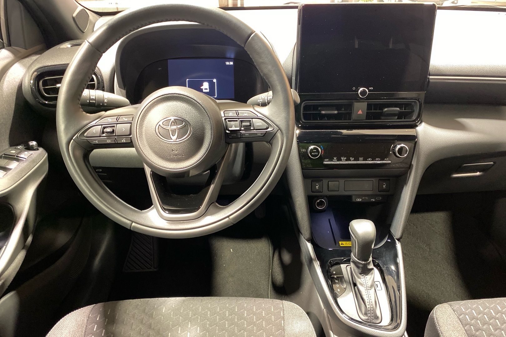 TOYOTA Yaris Cross 2025