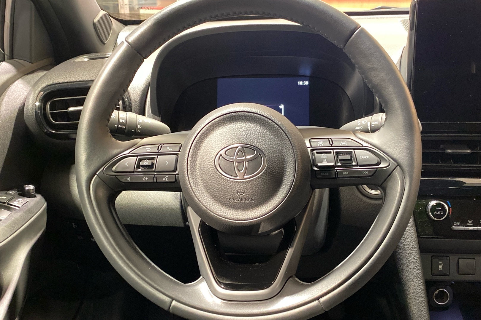 TOYOTA Yaris Cross 2025