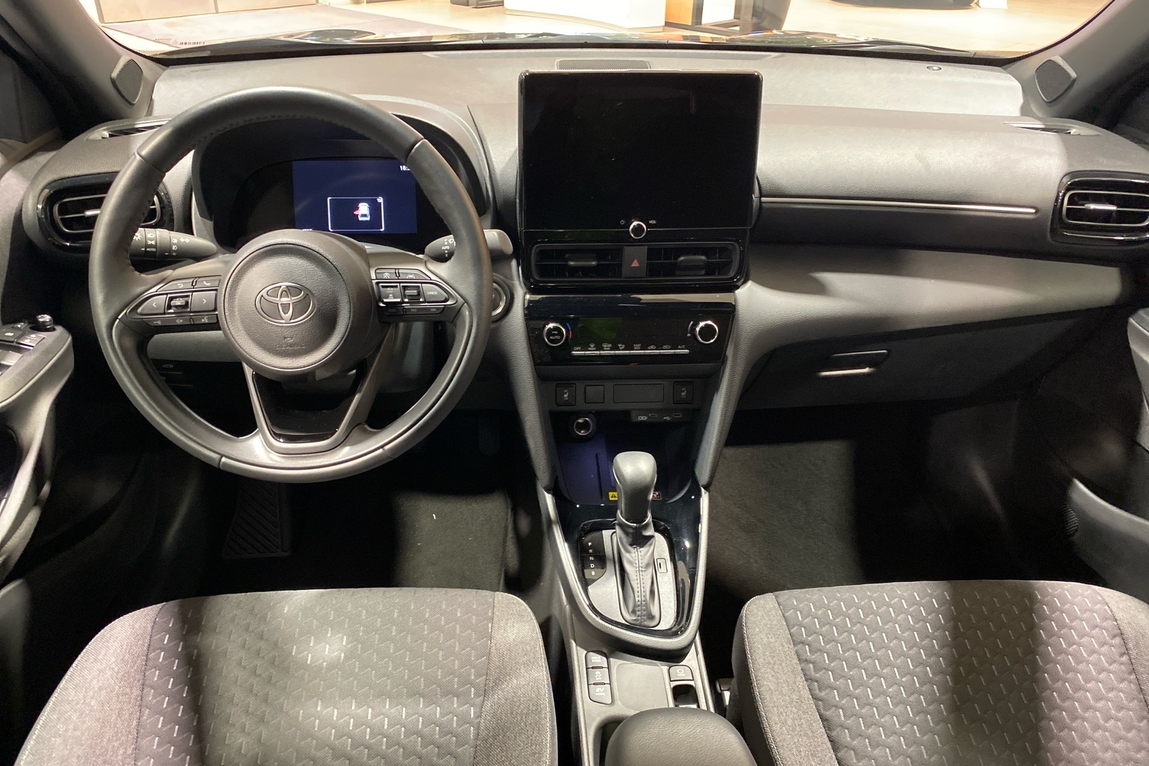 TOYOTA Yaris Cross 2025