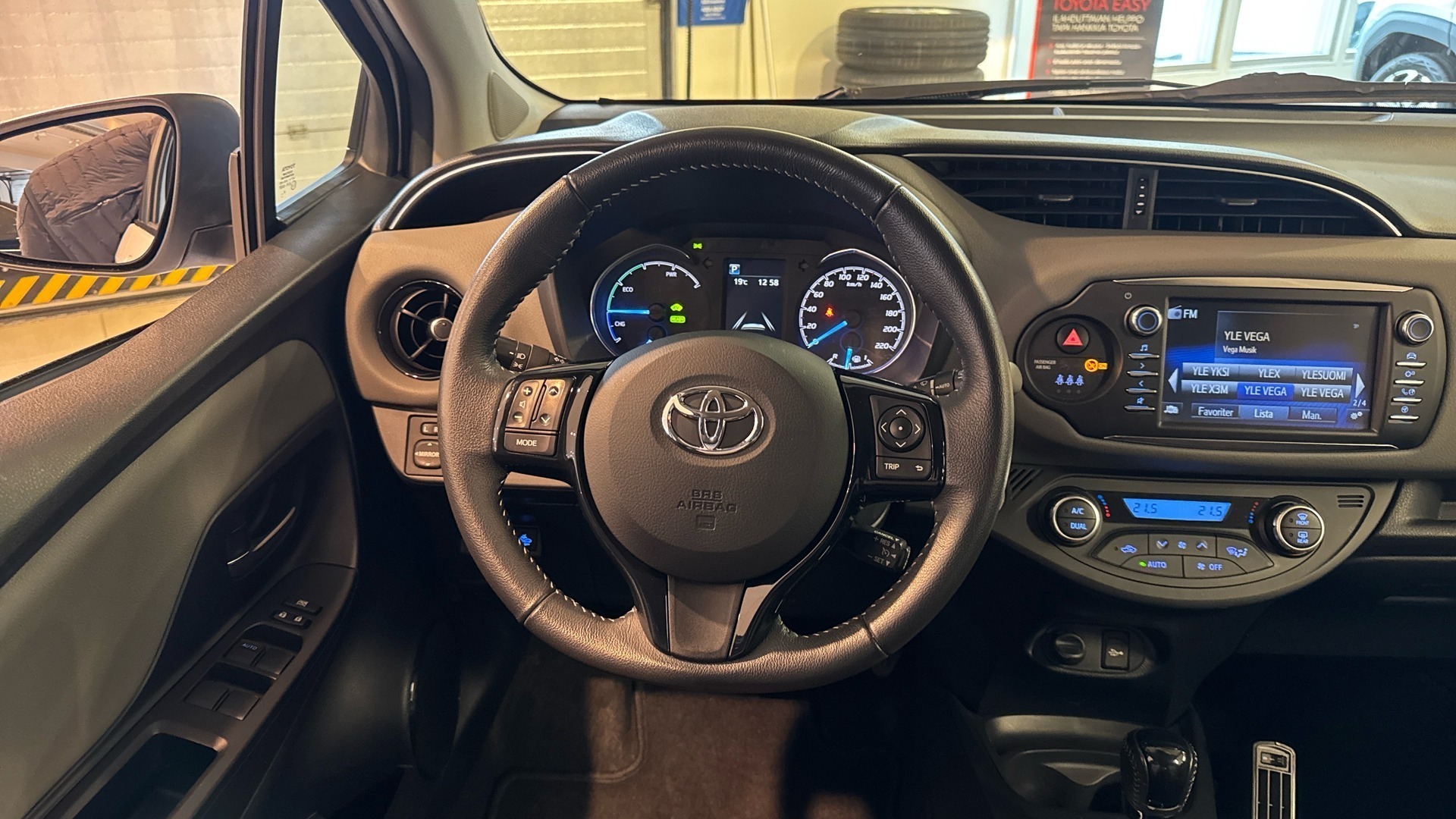 TOYOTA Yaris 2019