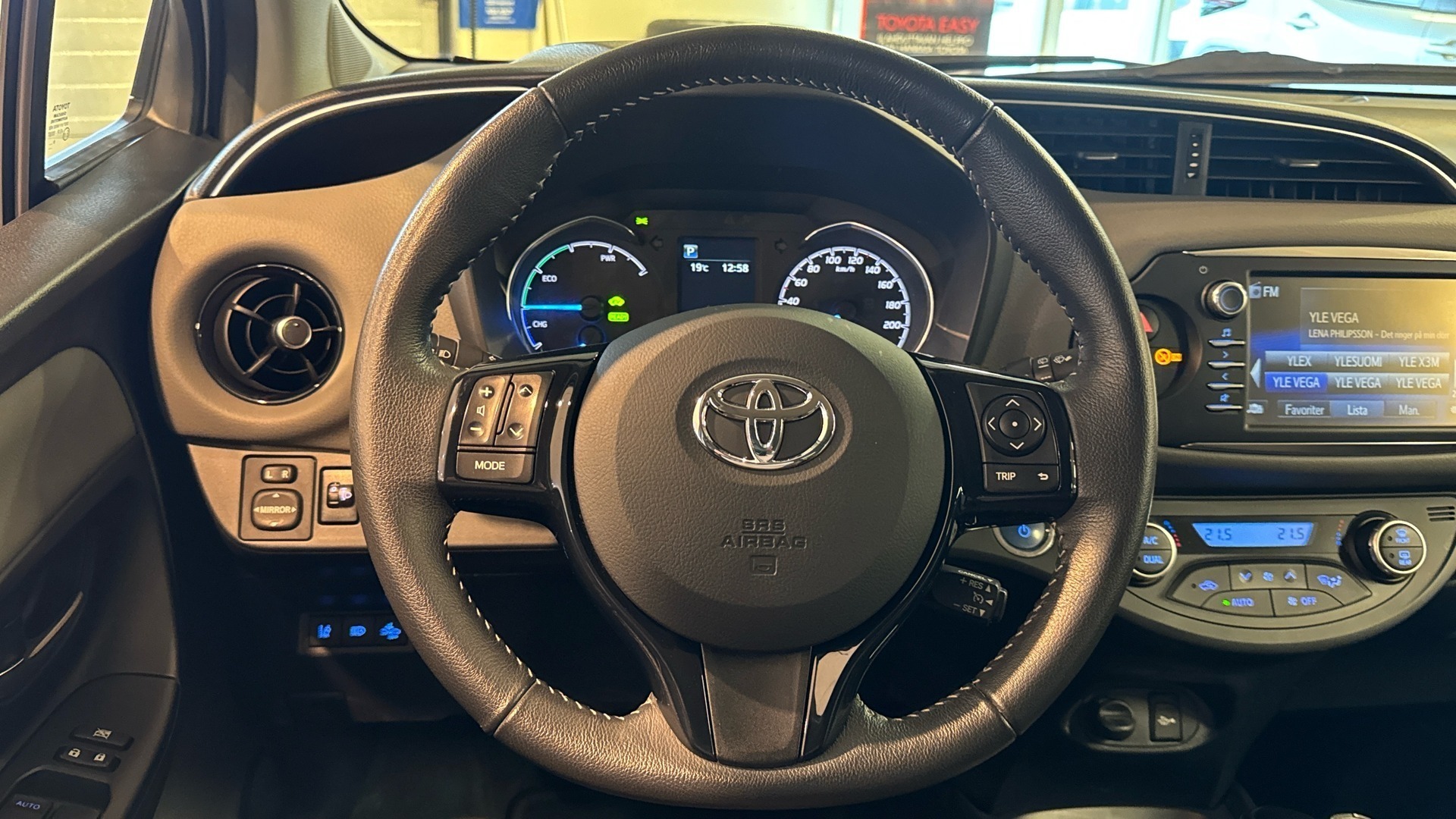 TOYOTA Yaris 2019