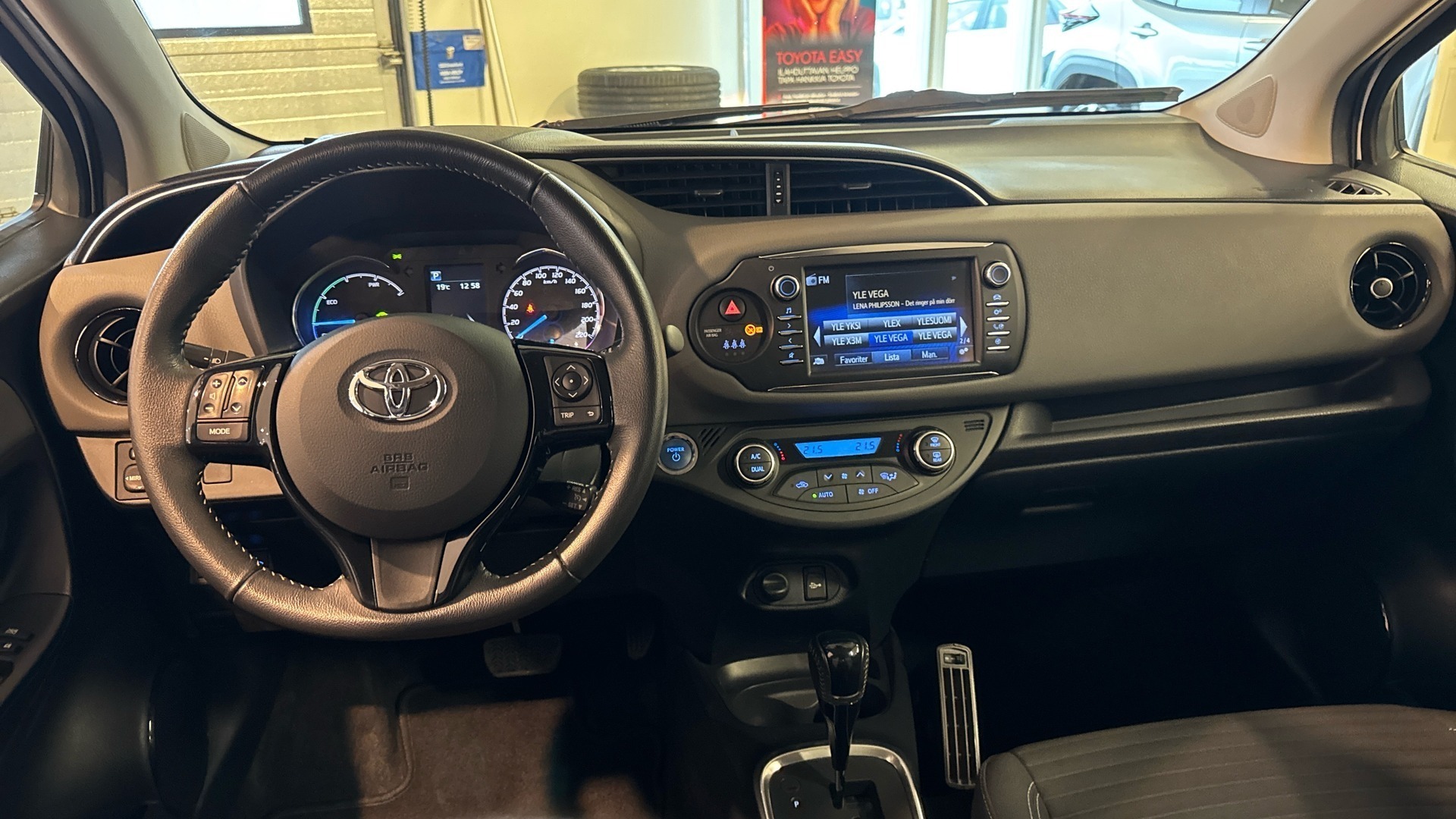 TOYOTA Yaris 2019