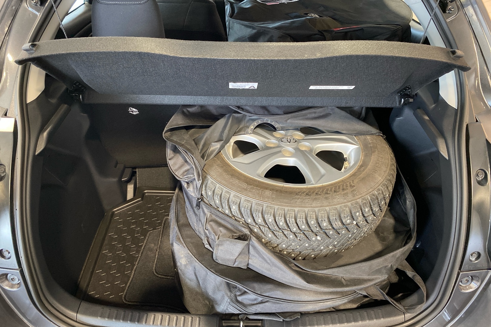 TOYOTA Yaris 2023